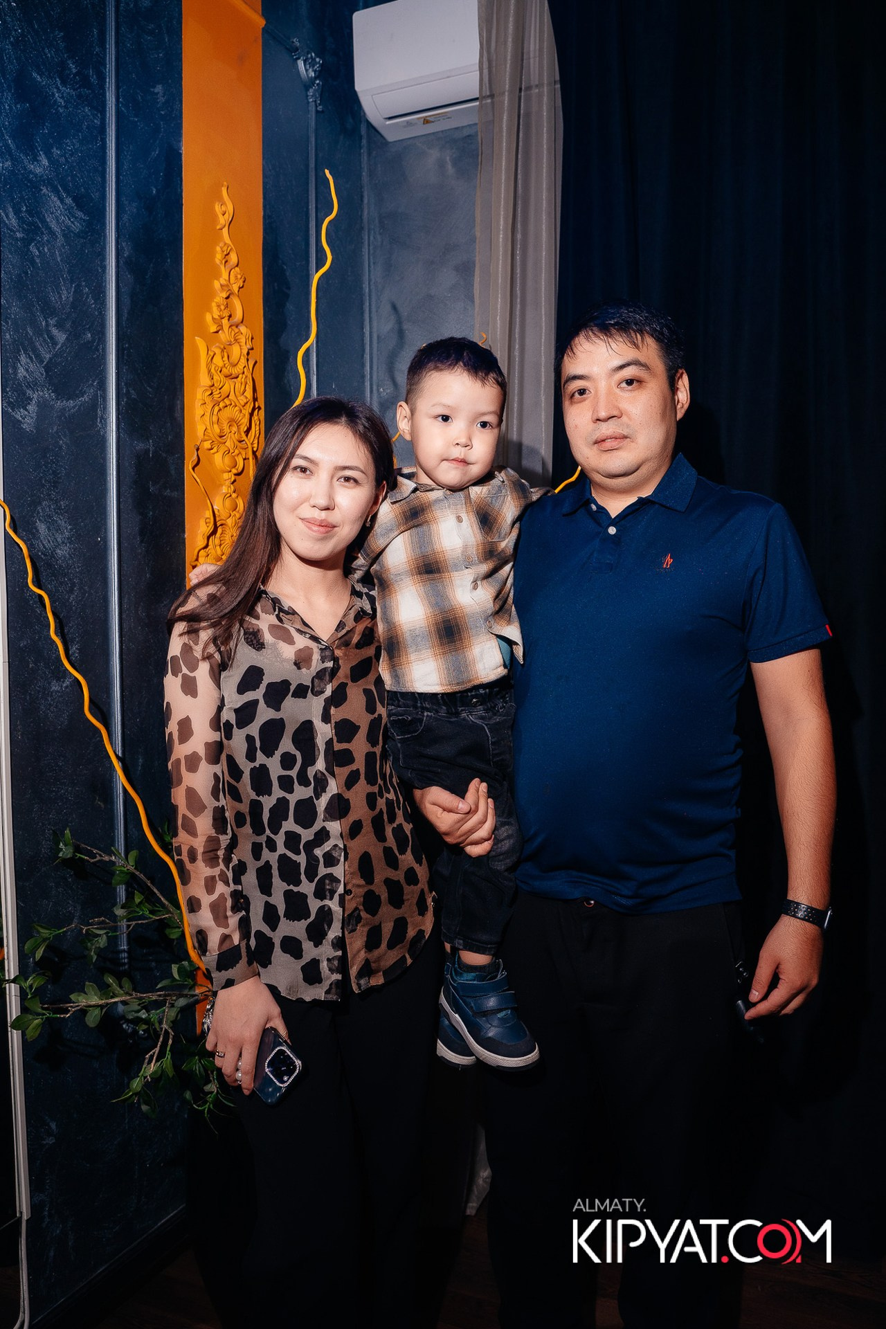 Ухо и Медведь на Курмангазы. КИПЯТКОМ АЛМАТЫ!