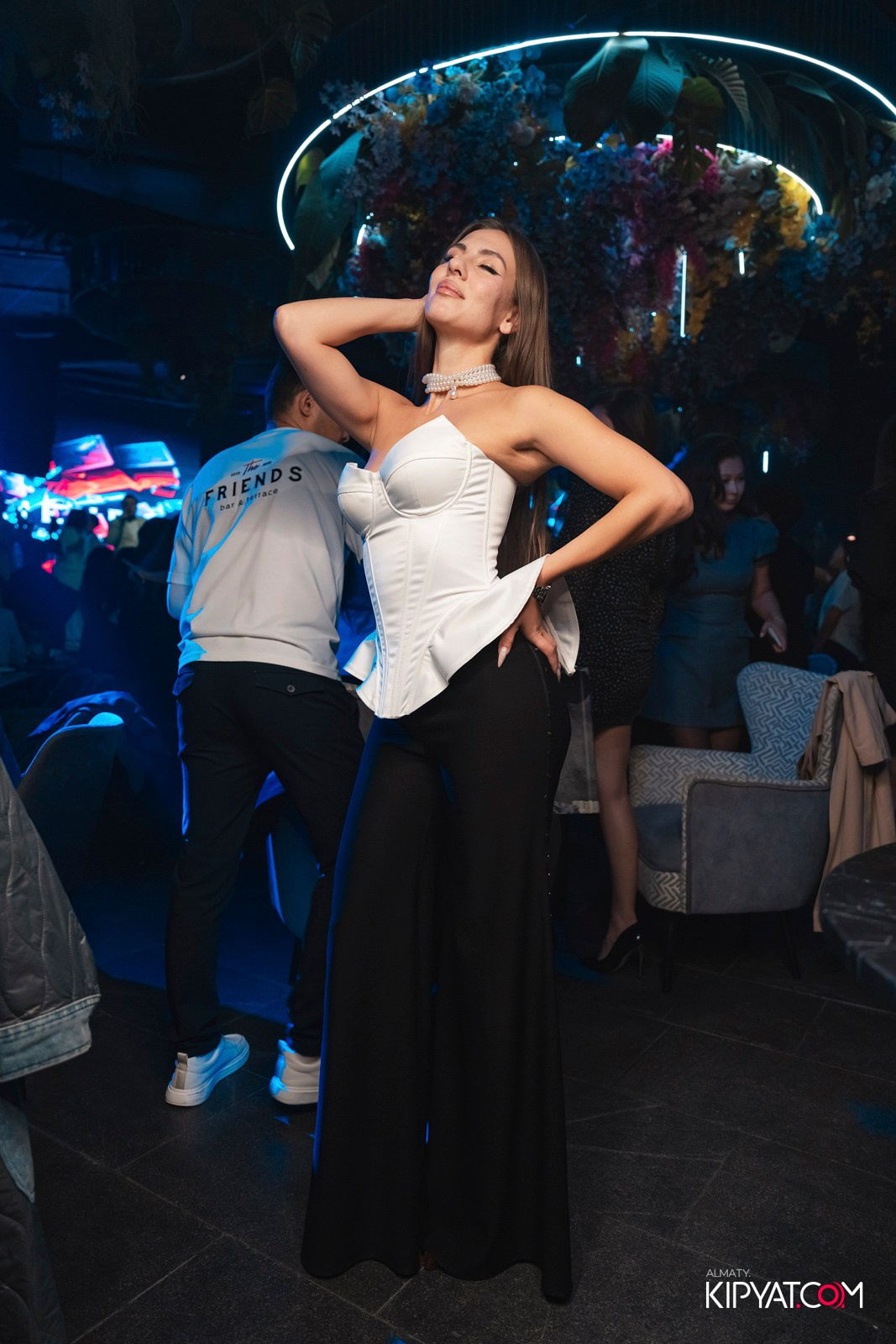 FRIENDS BAR & TERRACE. КИПЯТКОМ АЛМАТЫ!