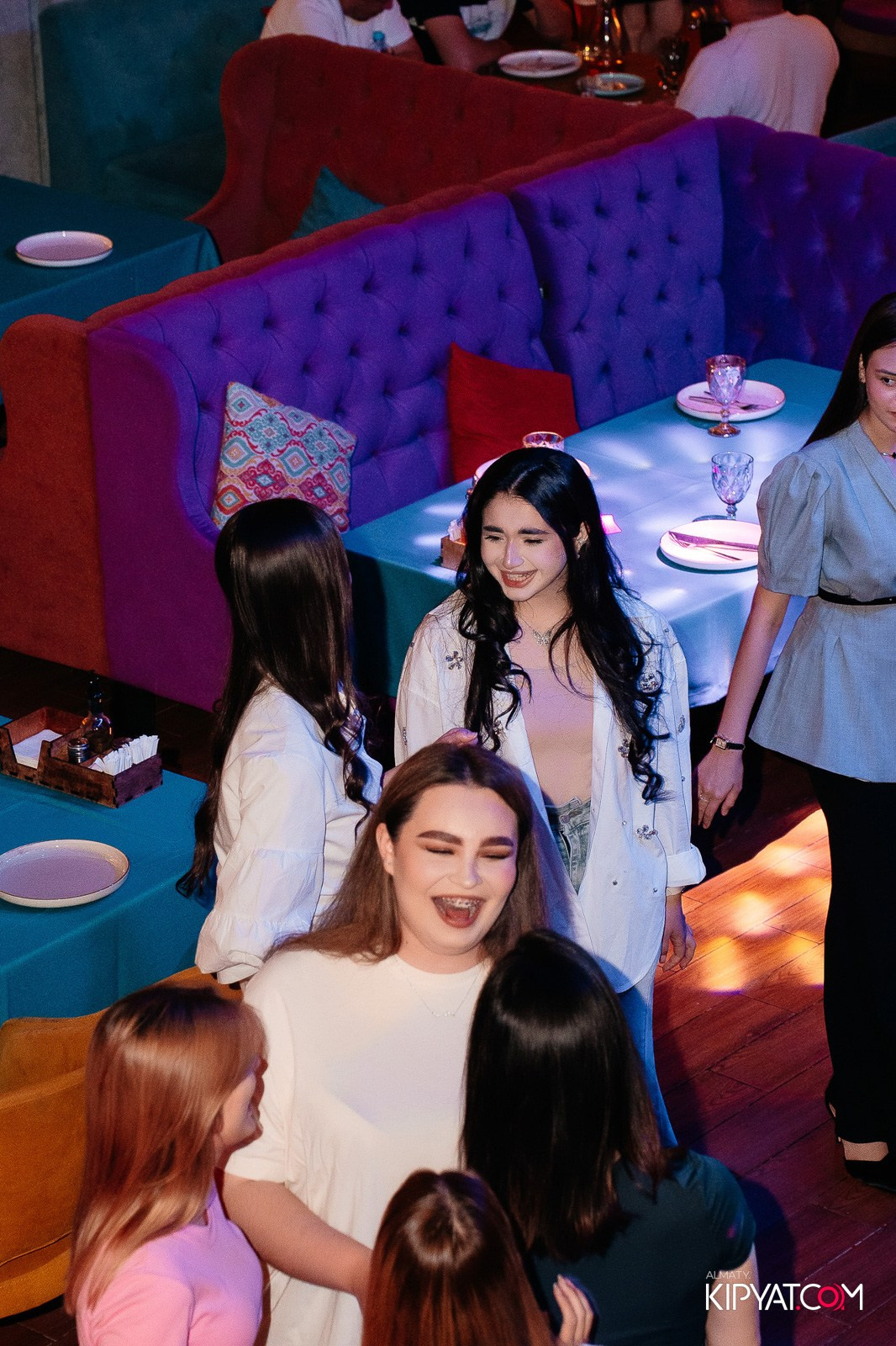 ГРУЗИНСКИЙ ДВОР НА КАБАНБАЙ БАТЫРА. КИПЯТКОМ АЛМАТЫ!