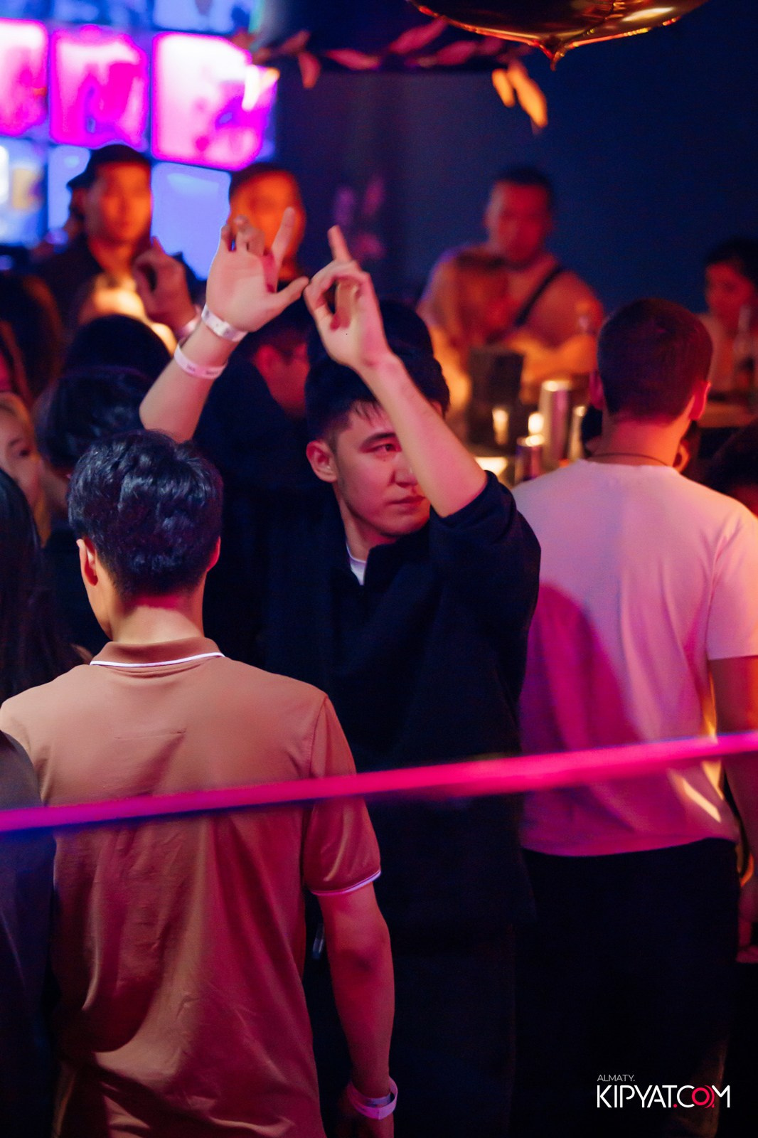 UYAT EMES BAR. КИПЯТКОМ АЛМАТЫ!