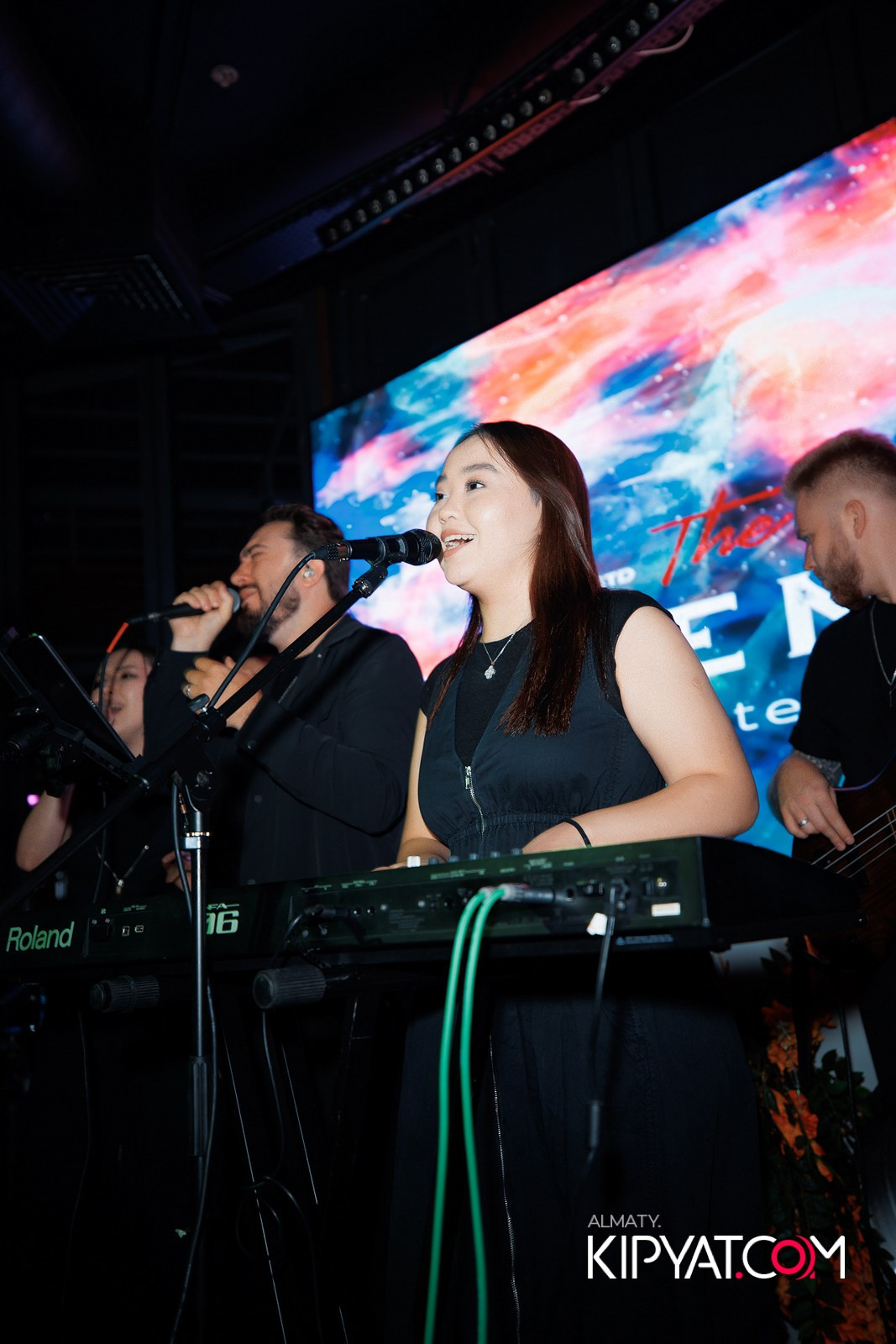 FRIENDS BAR & TERRACE. КИПЯТКОМ АЛМАТЫ!