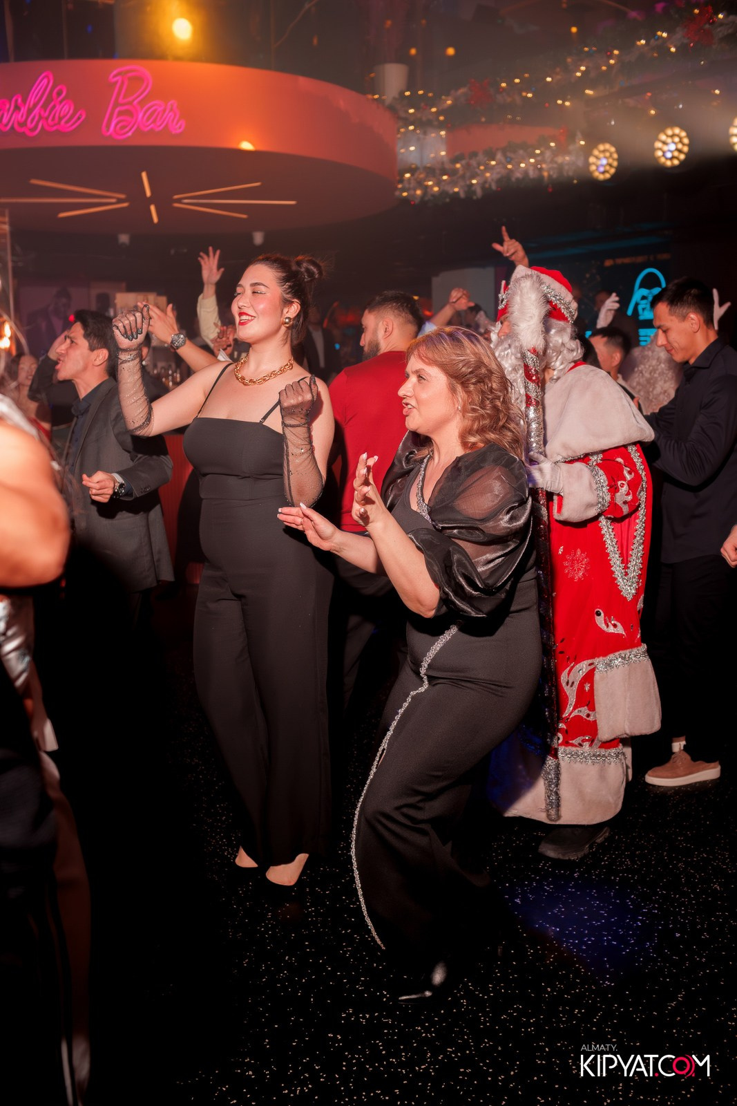 FITNESS ЁЛКА в ночном клубе SANTA BARBARA. КИПЯТКОМ АЛМАТЫ!