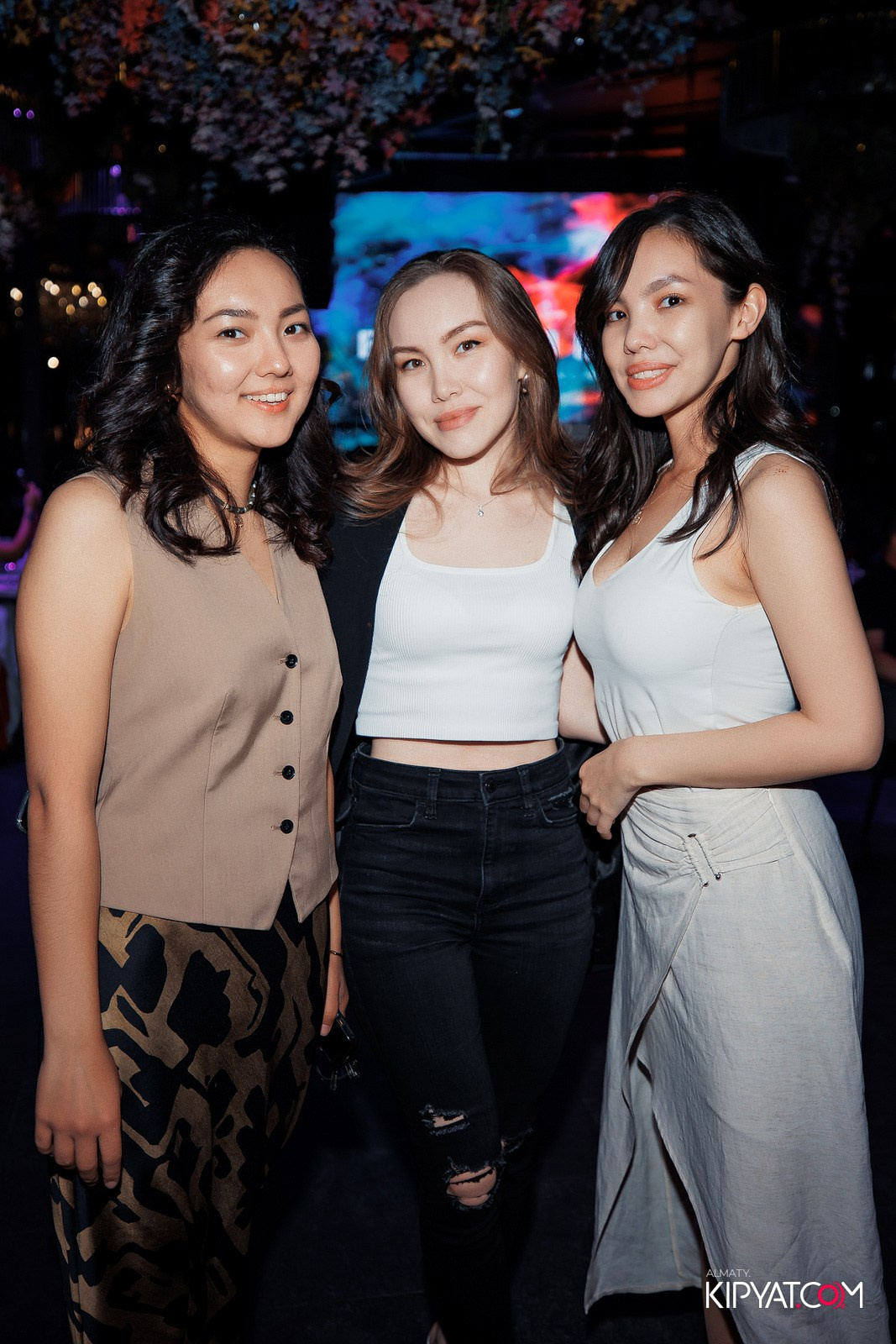 FRIENDS BAR & TERRACE. КИПЯТКОМ АЛМАТЫ!