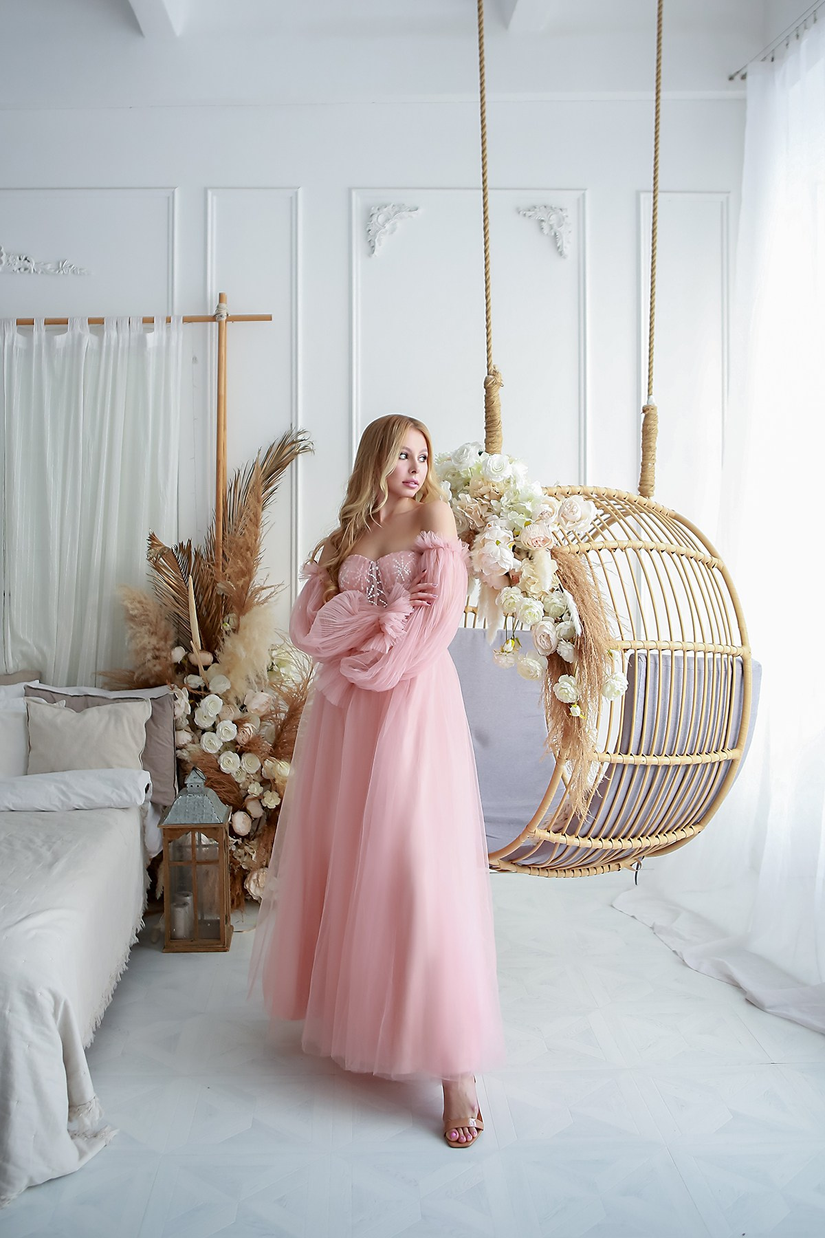 Портретная фотосессия в весенней фотостудии с цветами. Семейный и детский фотограф в Москве Мария Быкова