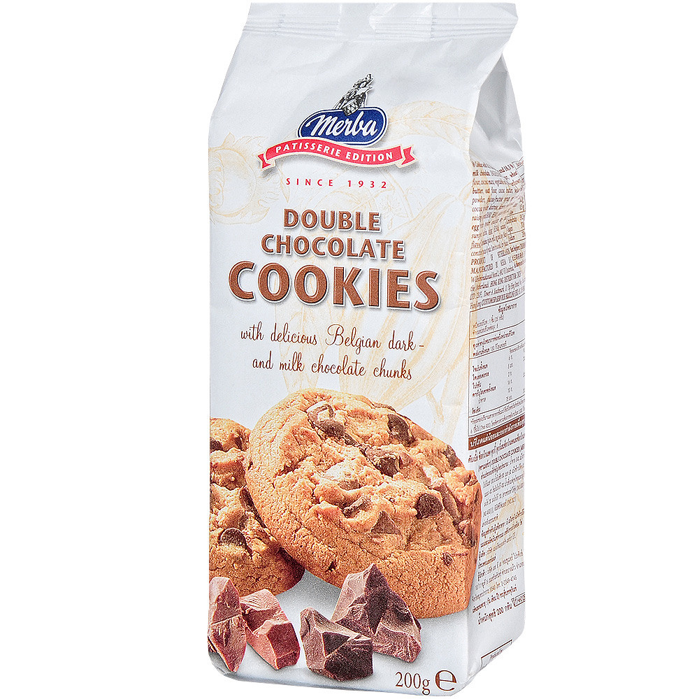 белай упаковка с печеньем на белом фоне