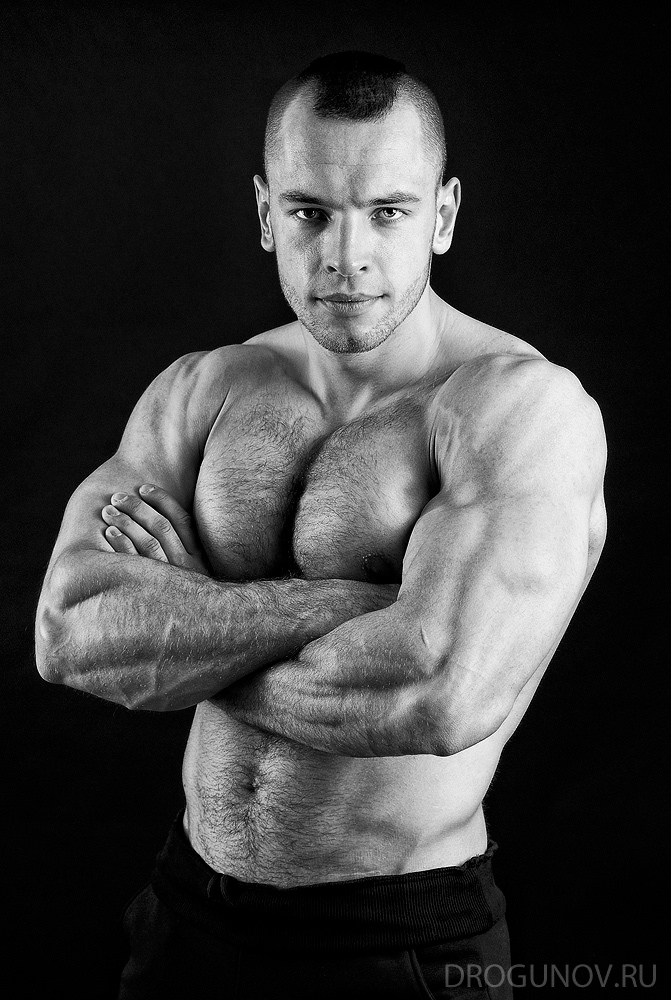 Нет на свете прекрасней одёжи, чем бронза мускулов и свежесть кожи