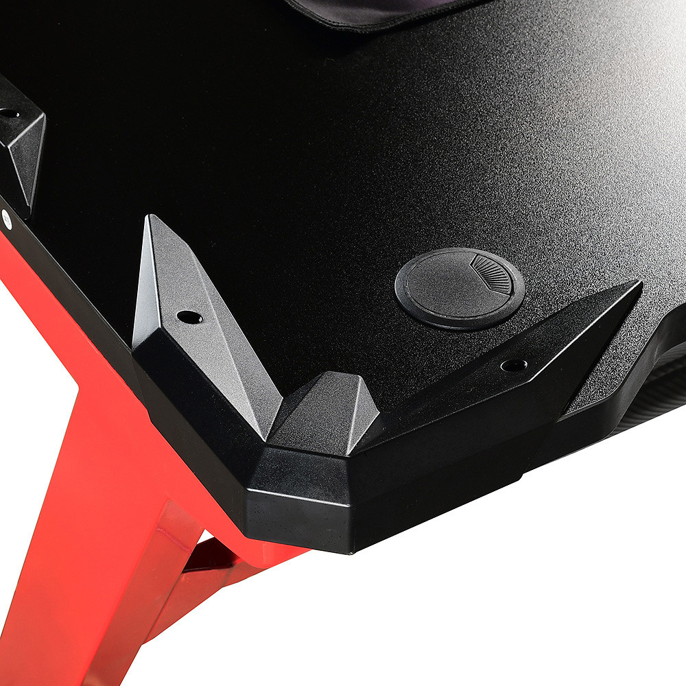 чёрный геймерский стол на красных ножках