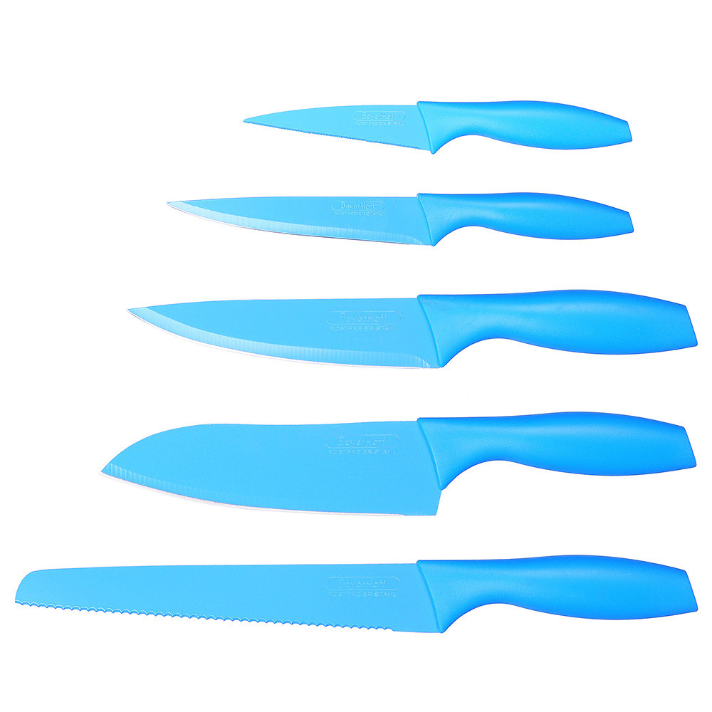 набор ножей голубого цвета на белом фоне