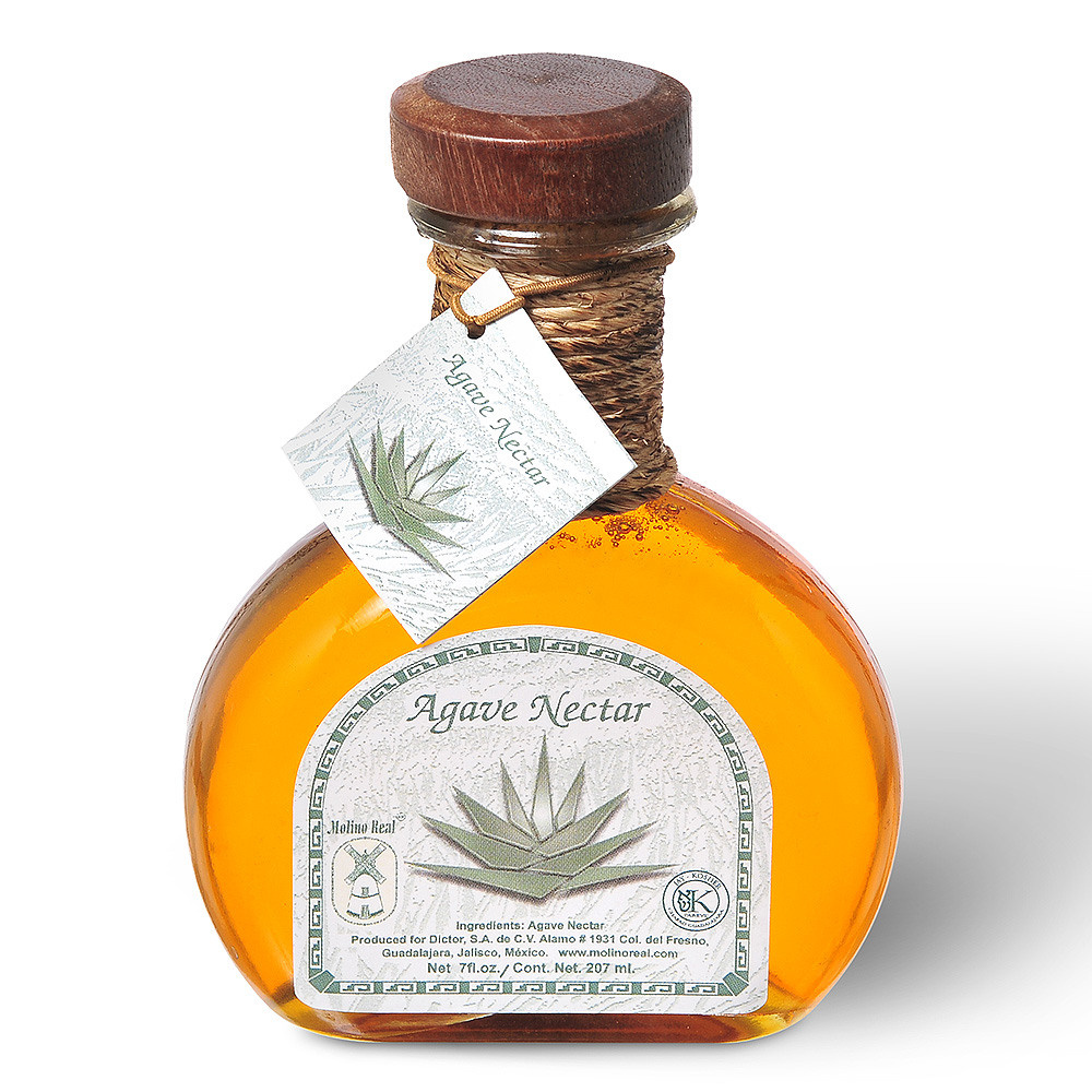 бутылка с сиропом на белом фоне