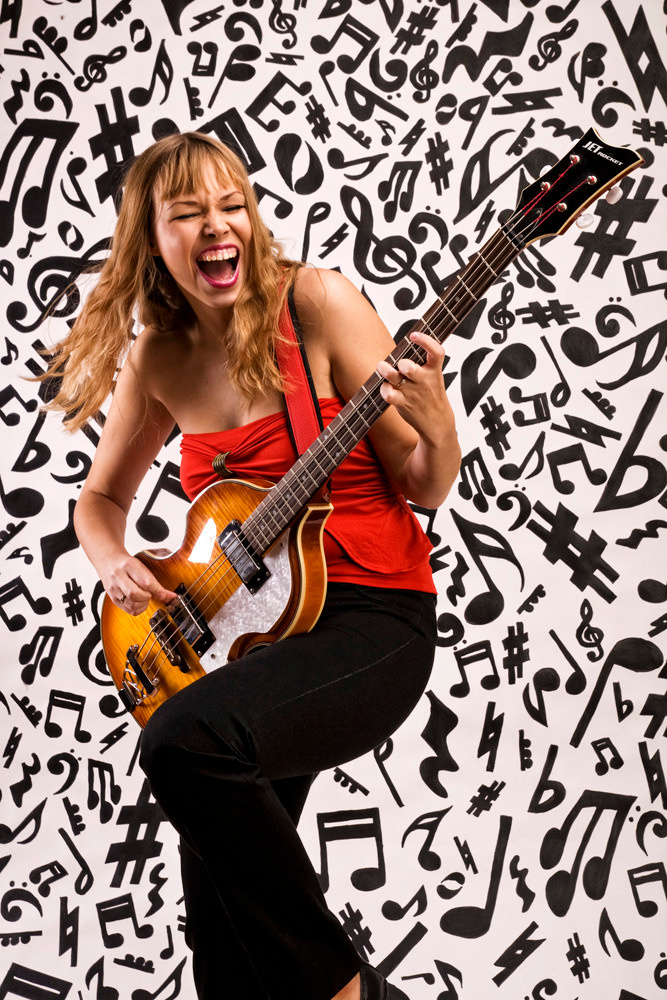 Екатерина Романова Девушка бас гитаристка