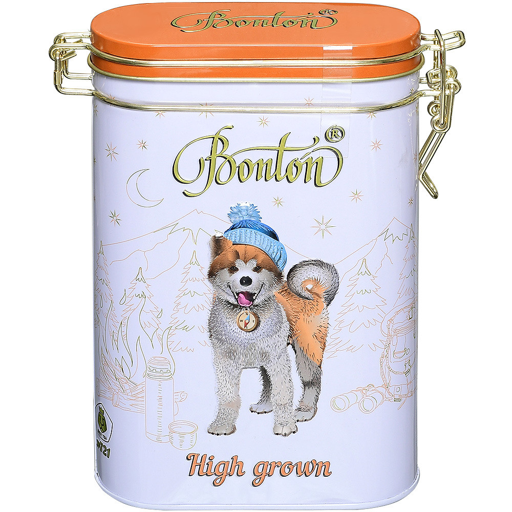 жестяная банка чая на белом фоне