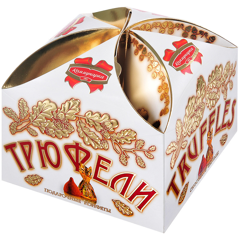 Подарочная коробка конфет на белом фоне для интернет -магазина.