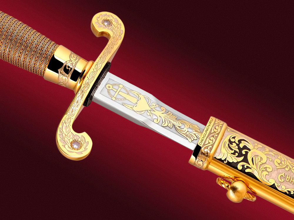 кортик в ножнах на бордовом фоне