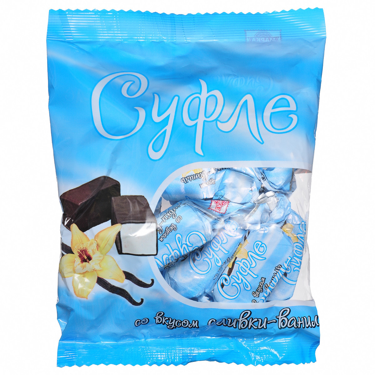 пакет с конфетами на белом фоне