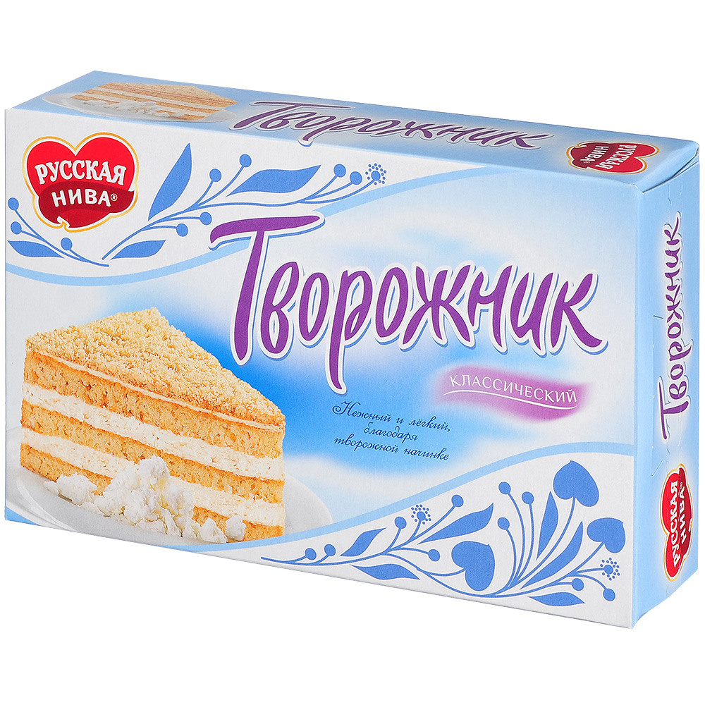 упаковка со слоёным тортом на белом фоне