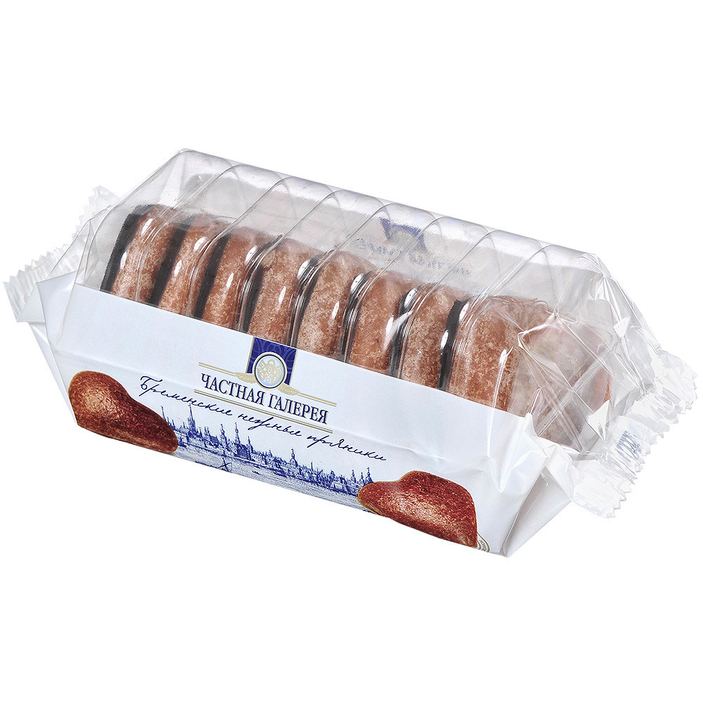 упаковка овсяного печенья на белом фоне