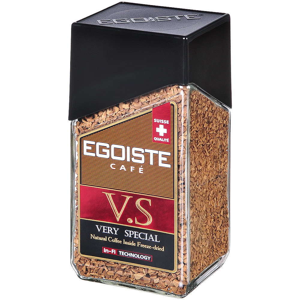 Быстрорастворимый кофе в стеклянной банке с чёрной крышкой на белом фоне.