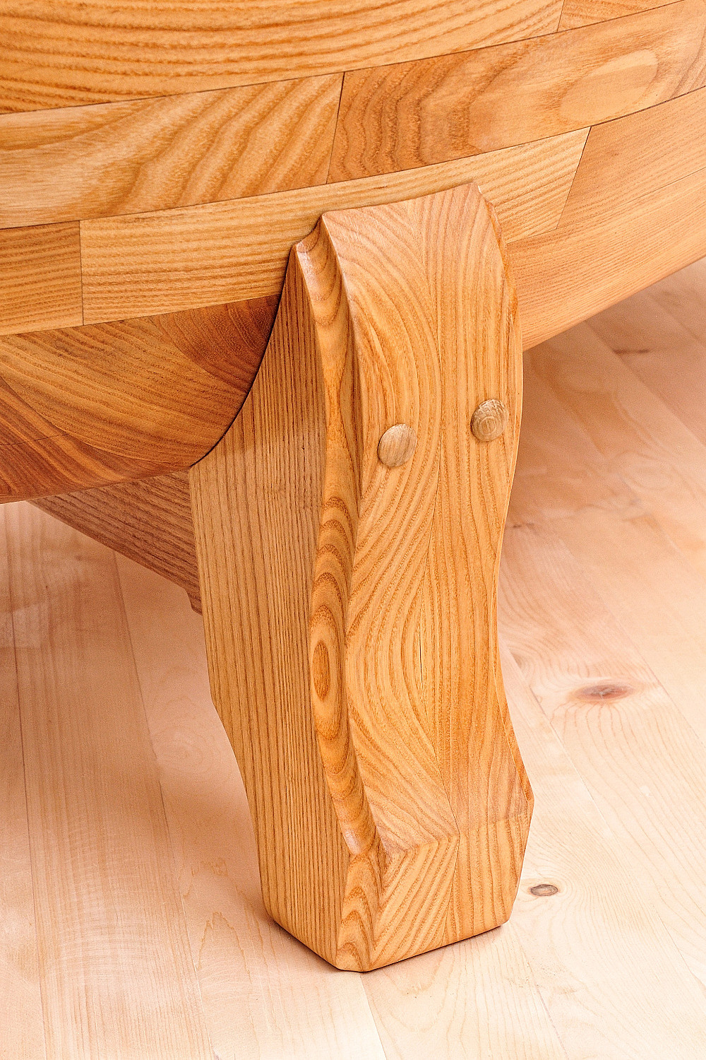 съёмка мастеровой мебели из дерева