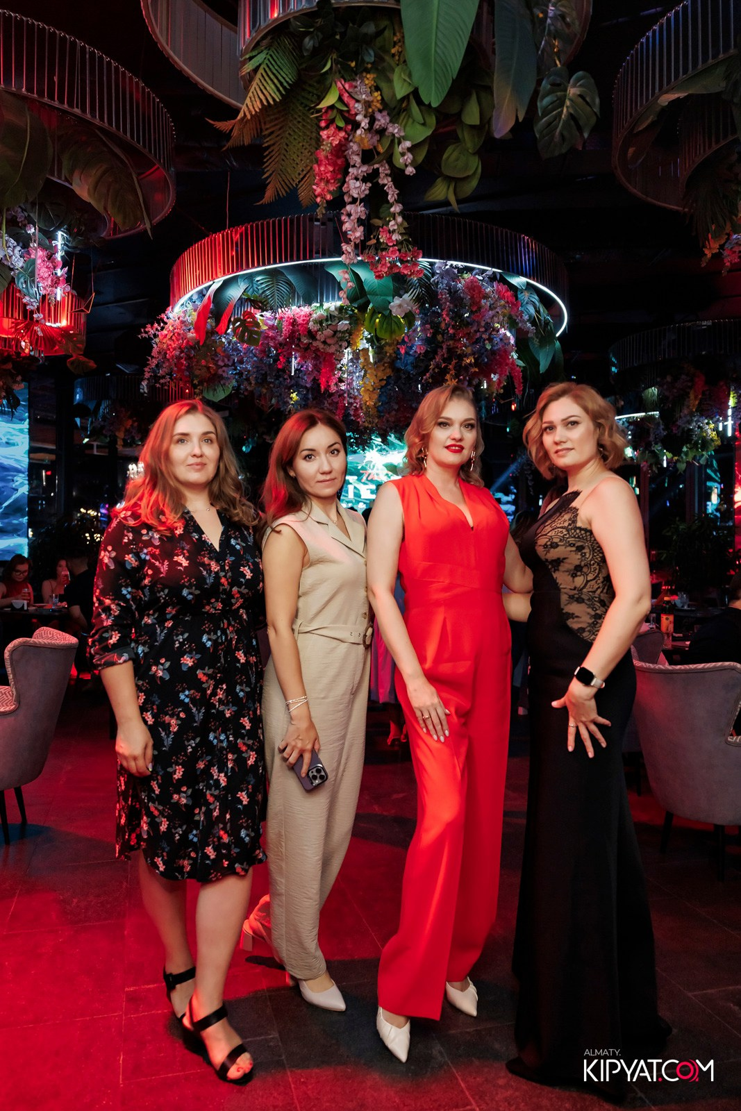 FRIENDS BAR & TERRACE. КИПЯТКОМ АЛМАТЫ!