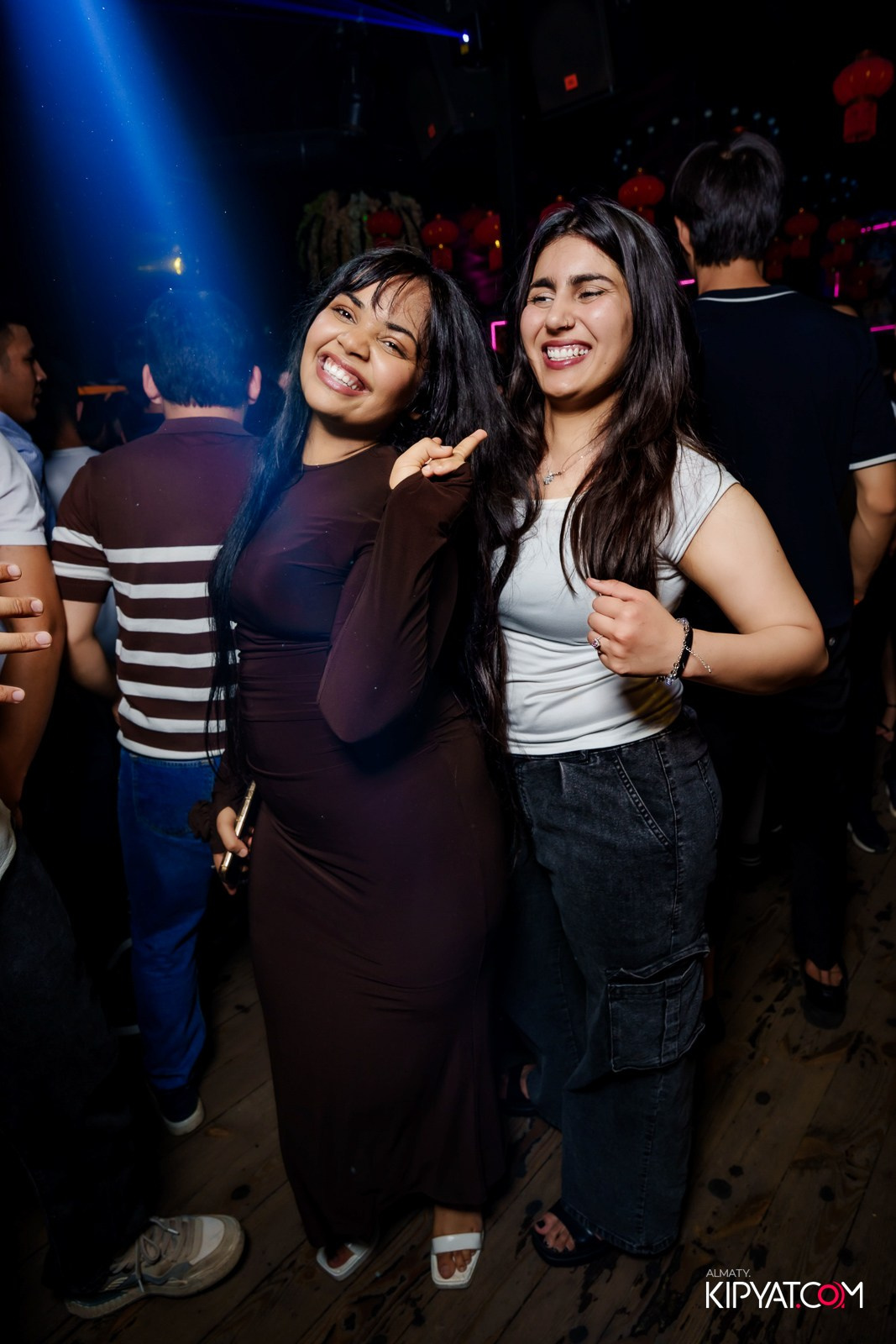 UYAT EMES BAR. КИПЯТКОМ АЛМАТЫ!