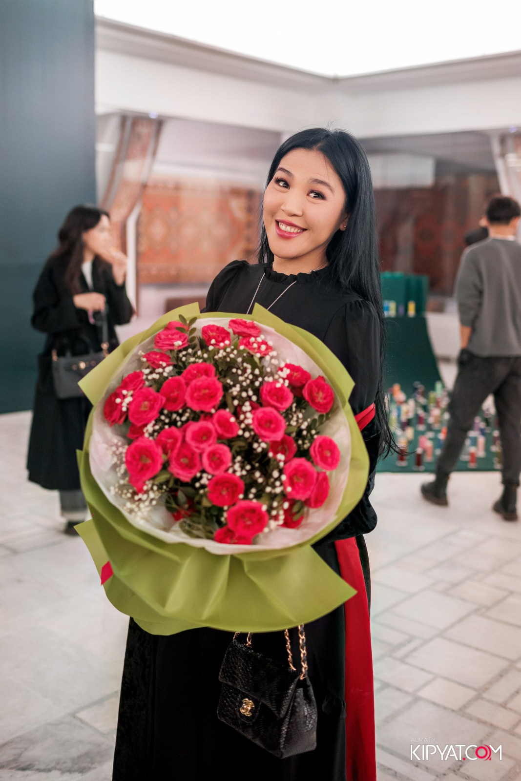 FASHION ПОКАЗ, КАЗАХСКОЙ НАЦИОНАЛЬНОЙ ОДЕЖДЫ. КИПЯТКОМ АЛМАТЫ!