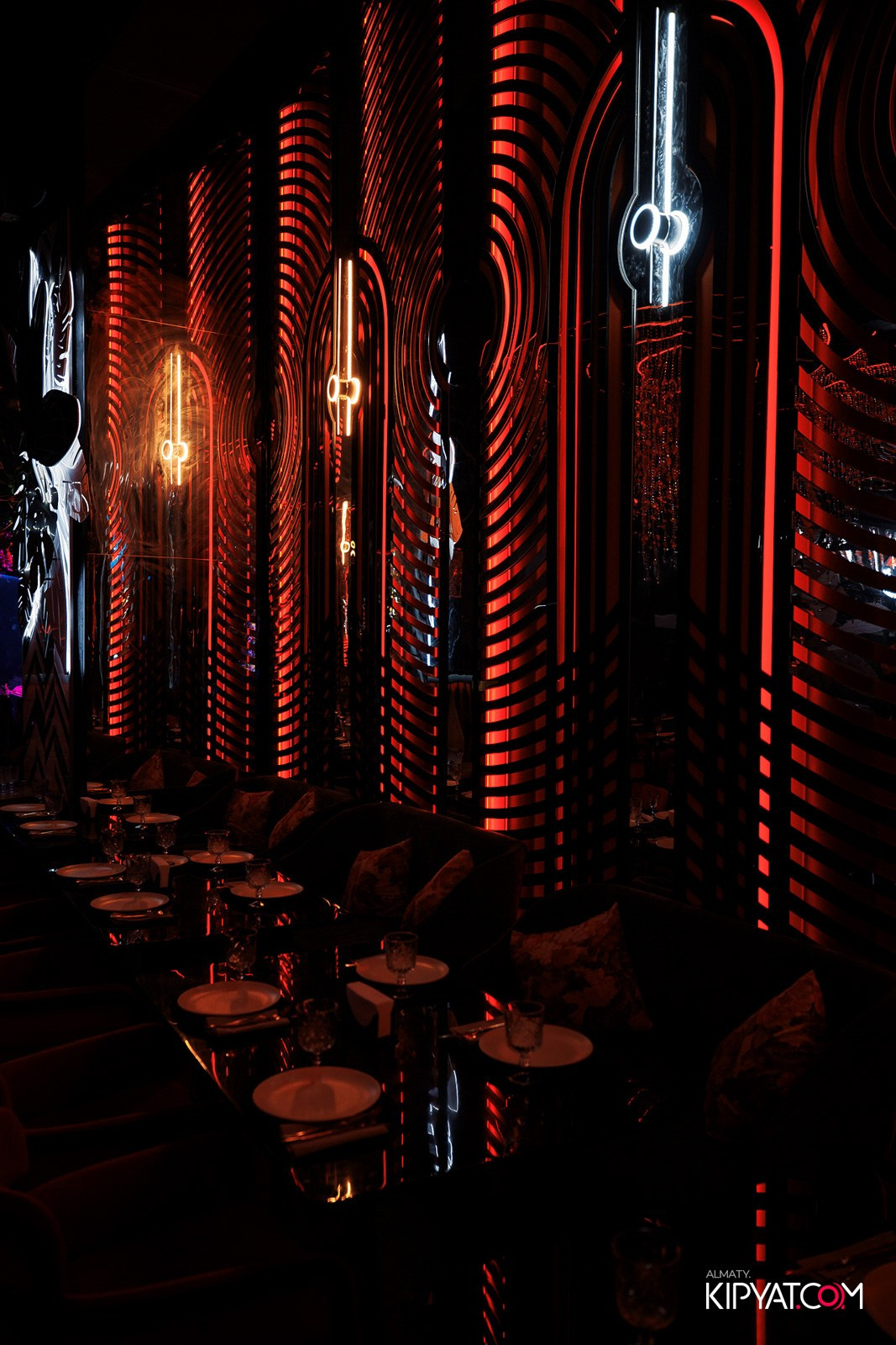 FRIENDS BAR & TERRACE. КИПЯТКОМ АЛМАТЫ!