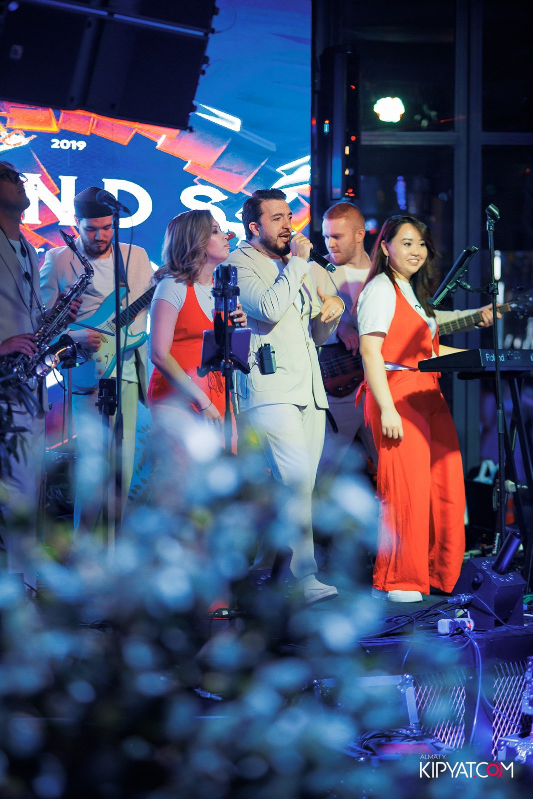 FRIENDS BAR & TERRACE. КИПЯТКОМ АЛМАТЫ!