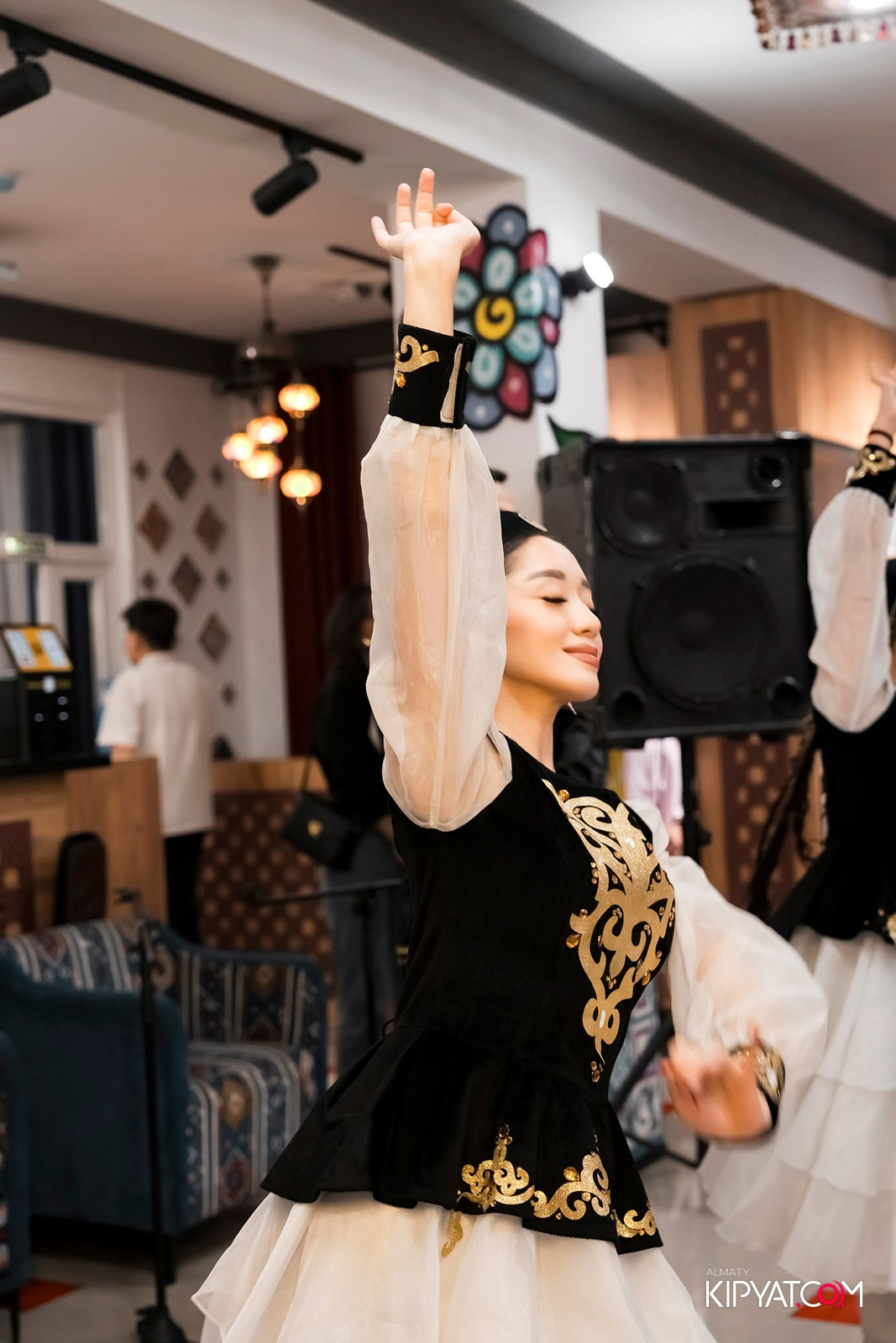 СЕМЕЙНЫЙ РЕСТОРАН BAZAAR. КИПЯТКОМ АЛМАТЫ!