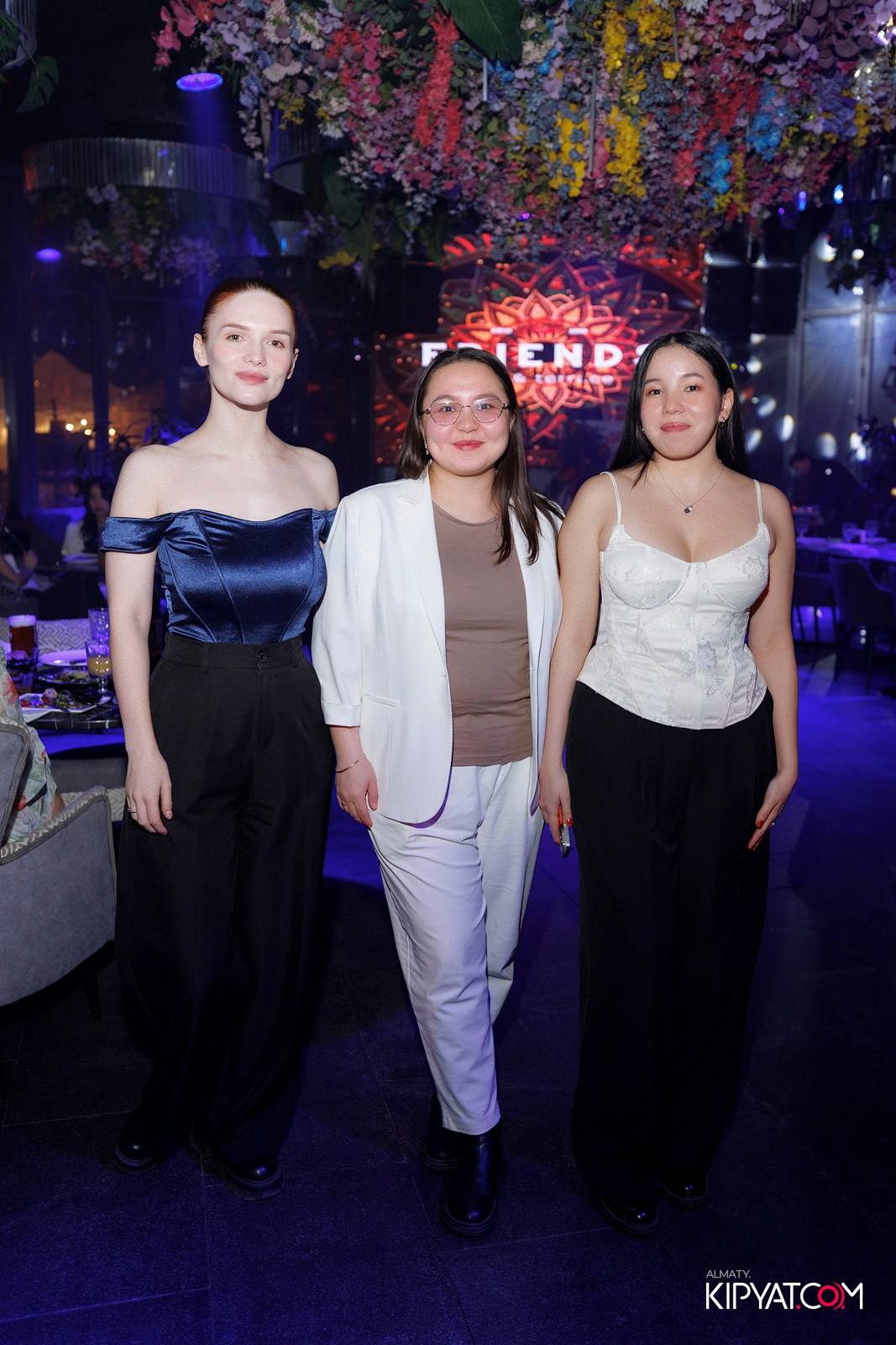 FRIENDS BAR & TERRACE. КИПЯТКОМ АЛМАТЫ! Фотосъемка мероприятий в Алматы