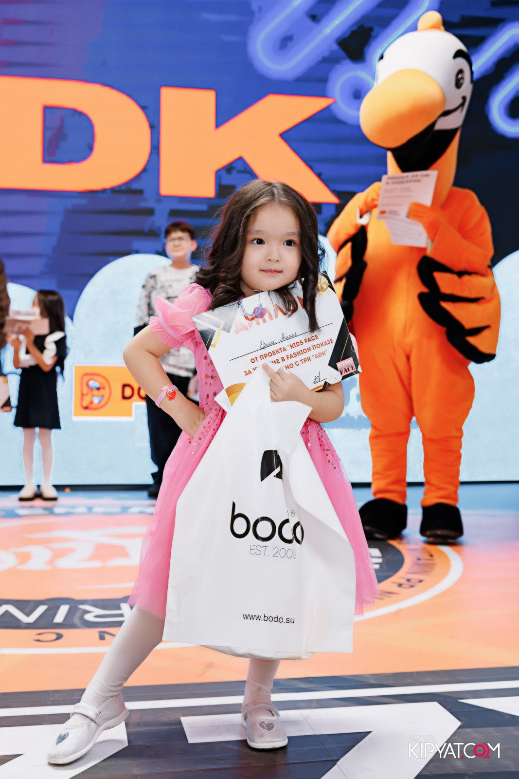 ДЕТСКИЙ МОДНЫЙ ПОКАЗ ОТ МОДЕЛЬНОГО АГЕНТСТВА «KIDSFACE». КИПЯТКОМ АЛМАТЫ!