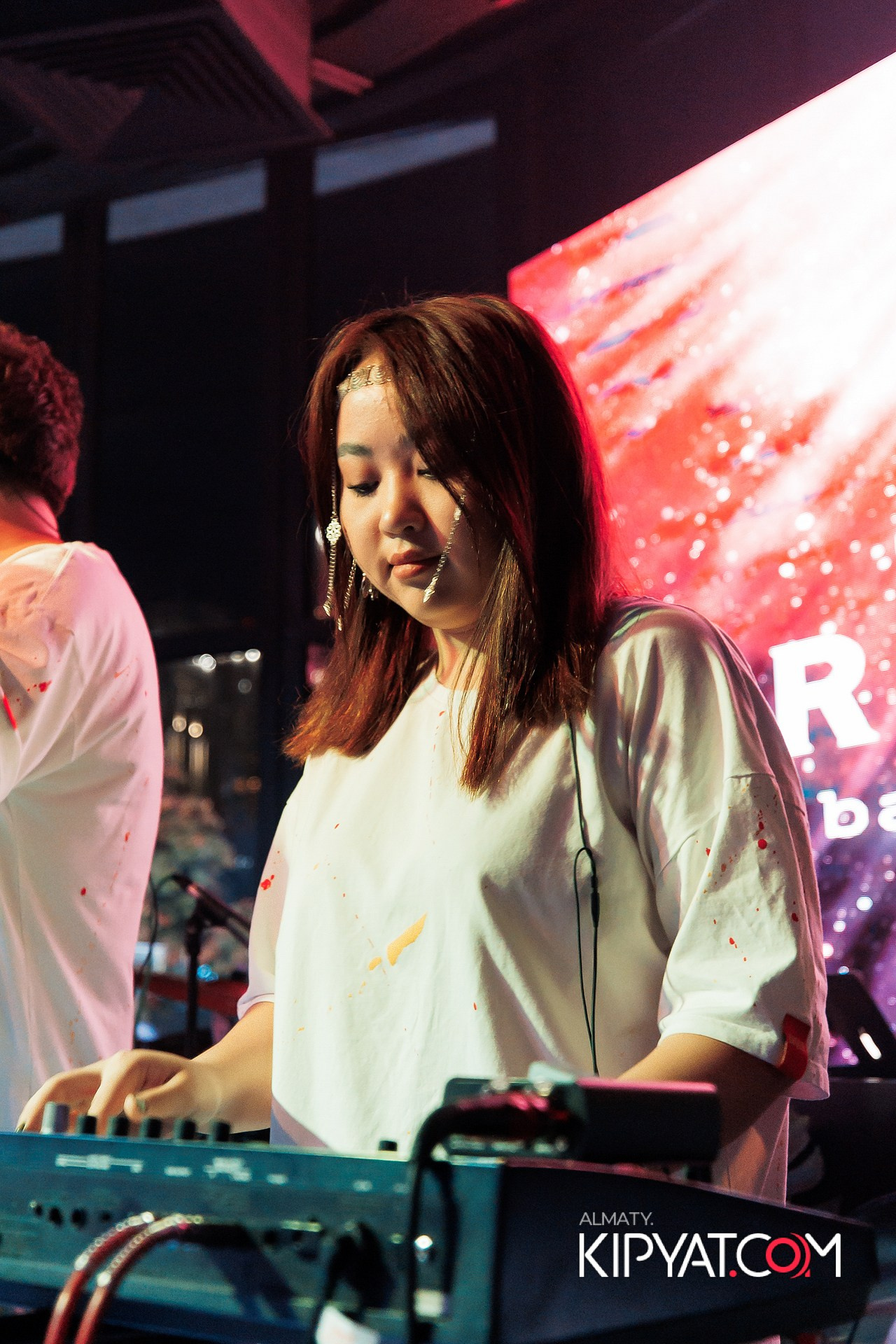 Friends bar & terrace. КИПЯТКОМ АЛМАТЫ!