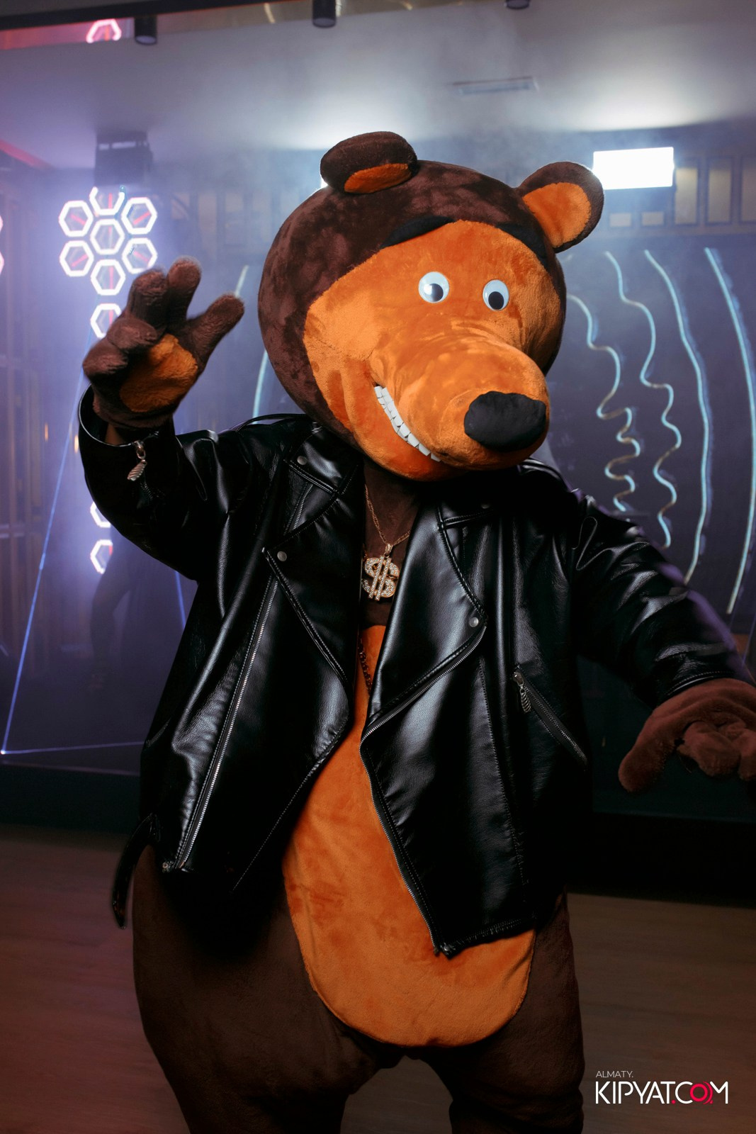 УХО И МЕДВЕДЬ НА КУРМАНГАЗЫ. КИПЯТКОМ АЛМАТЫ! Фотосъемка мероприятий в Алматы