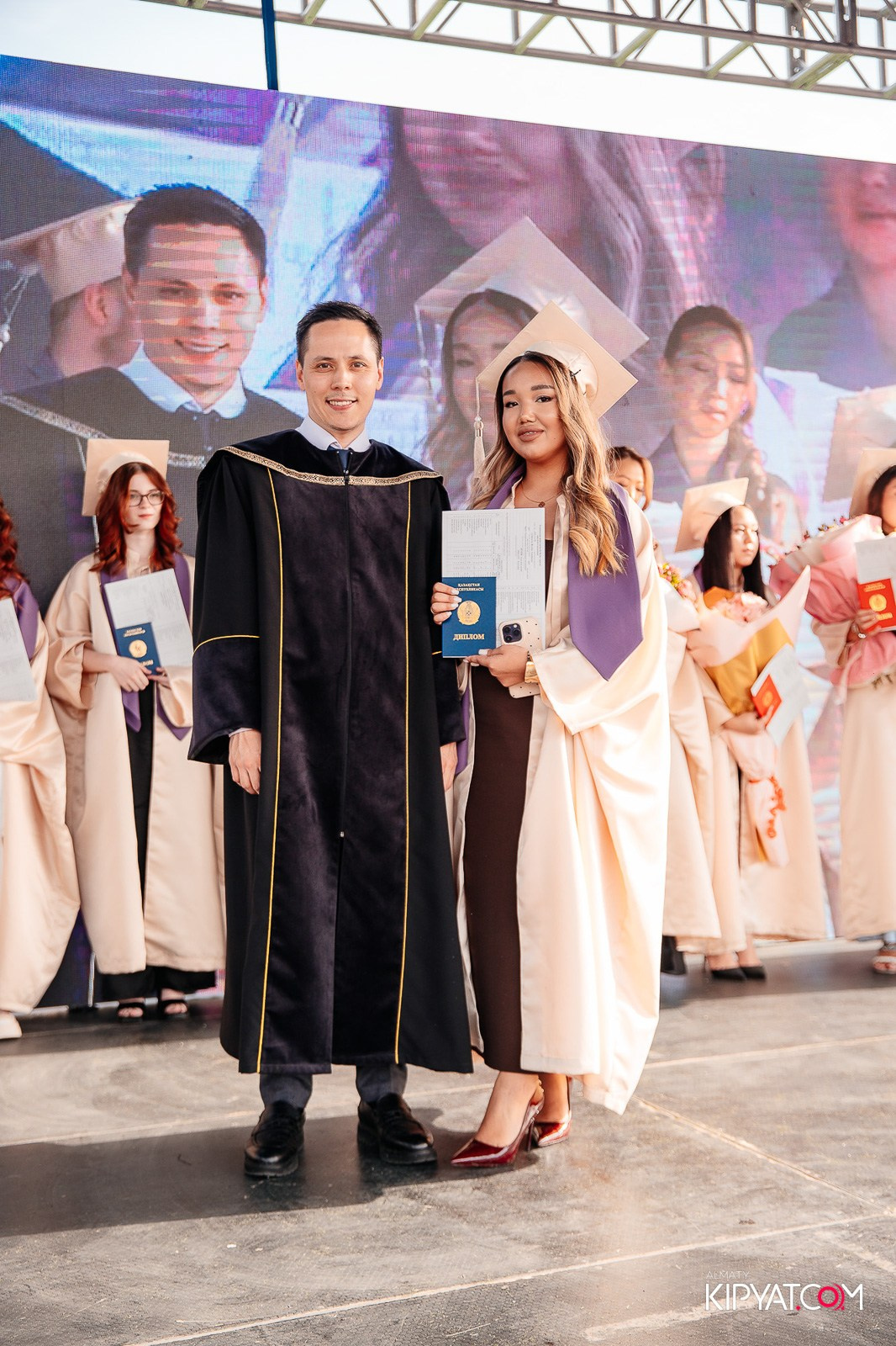 ВРУЧЕНИЕ ДИПЛОМОВ — НАРХОЗ КОЛЛЕДЖ. Part 3. КИПЯТКОМ АЛМАТЫ!