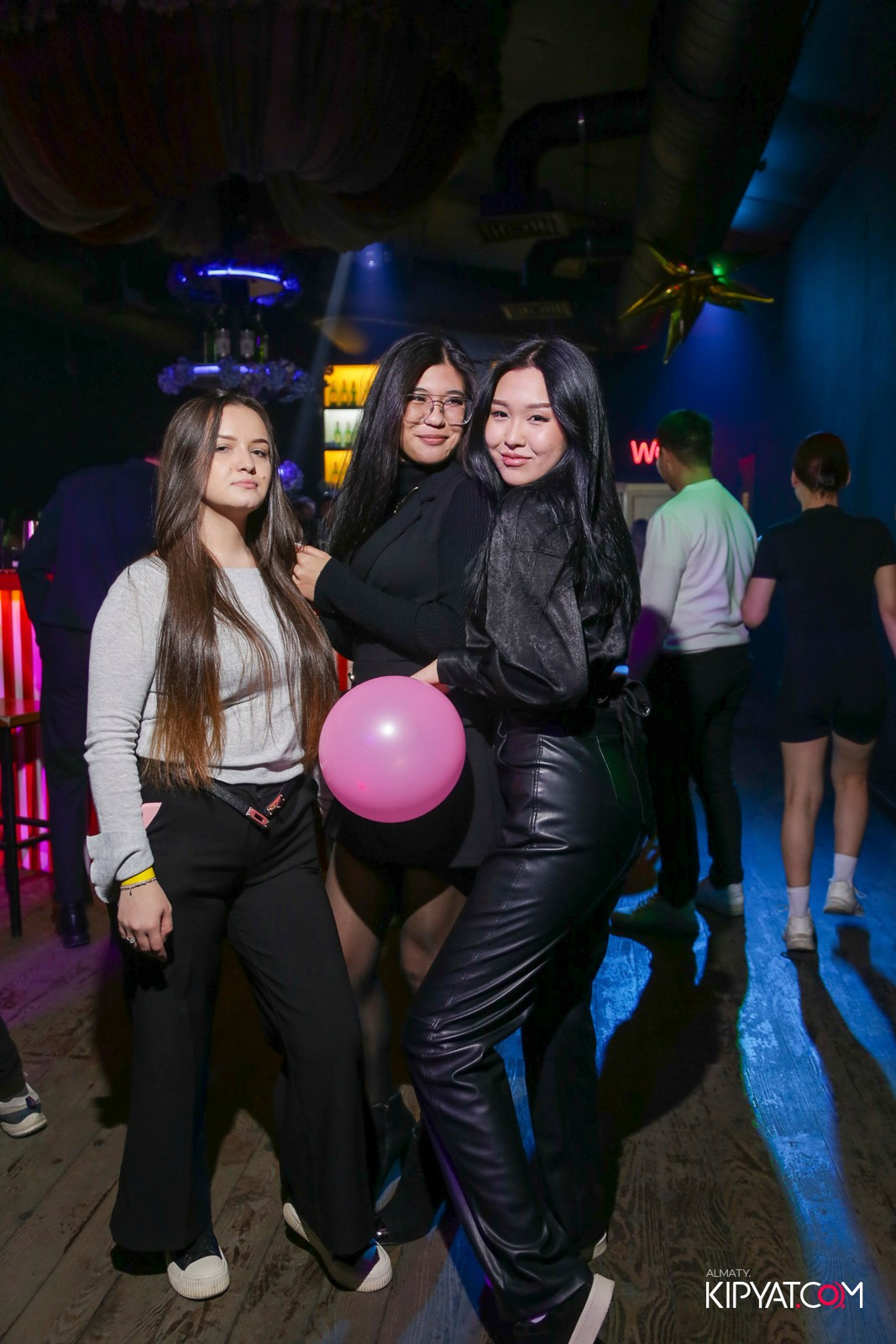 UYAT EMES BAR. КИПЯТКОМ АЛМАТЫ! Фотосъемка мероприятий в Алматы