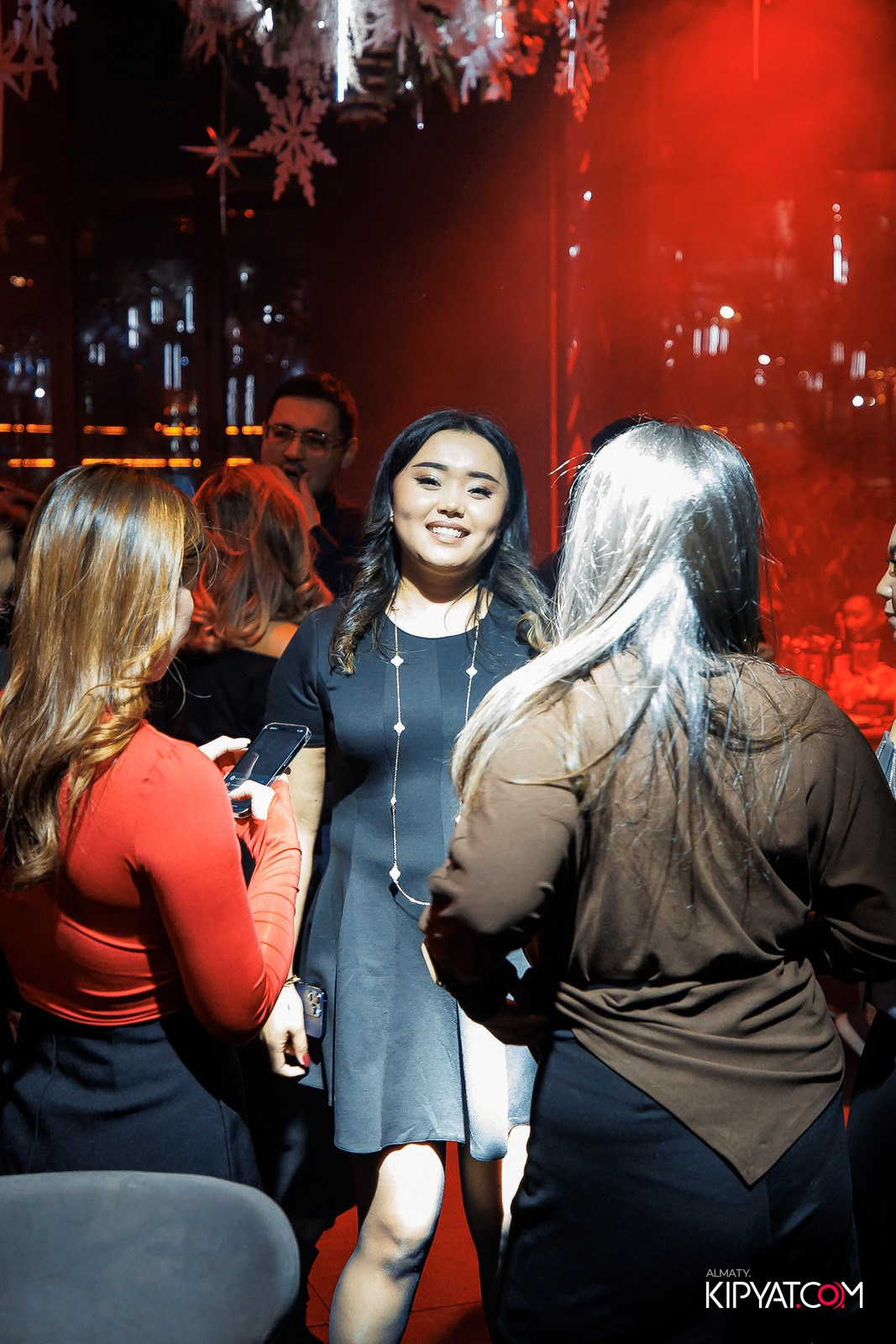 FRIENDS BAR & TERRAACE. КИПЯТКОМ АЛМАТЫ!