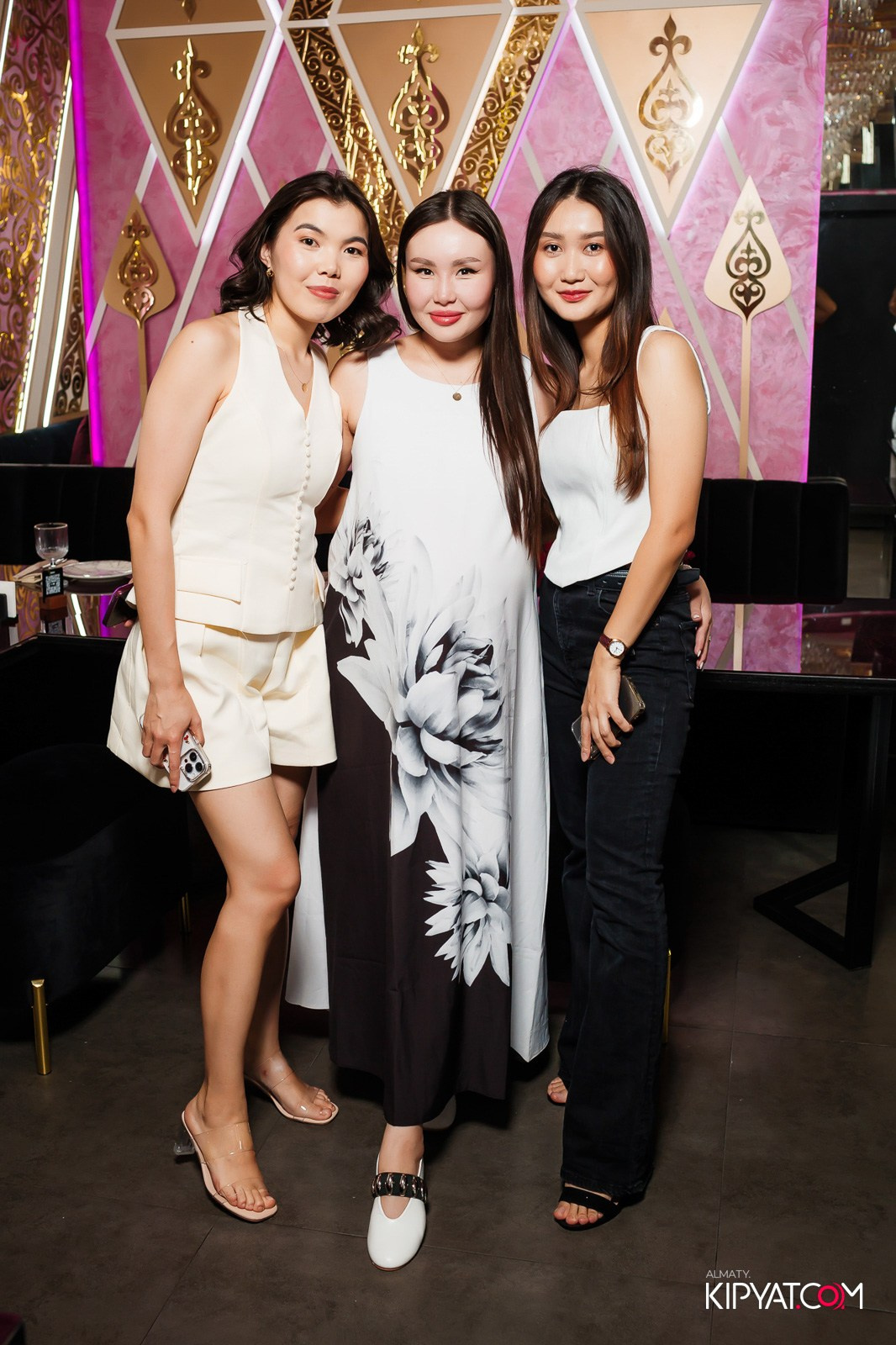 MOOD KARAOKE & TERRACE. КИПЯТКОМ АЛМАТЫ!