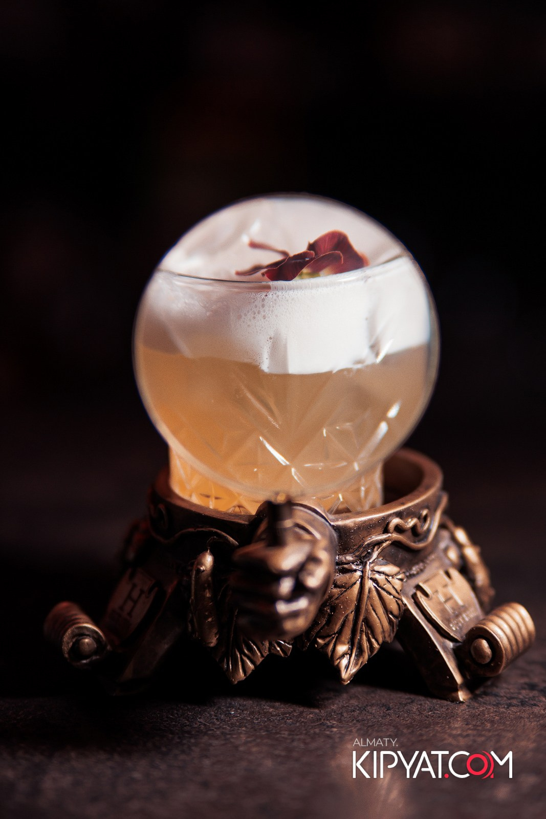 FRIENDS BAR & TERRACE. КИПЯТКОМ АЛМАТЫ!