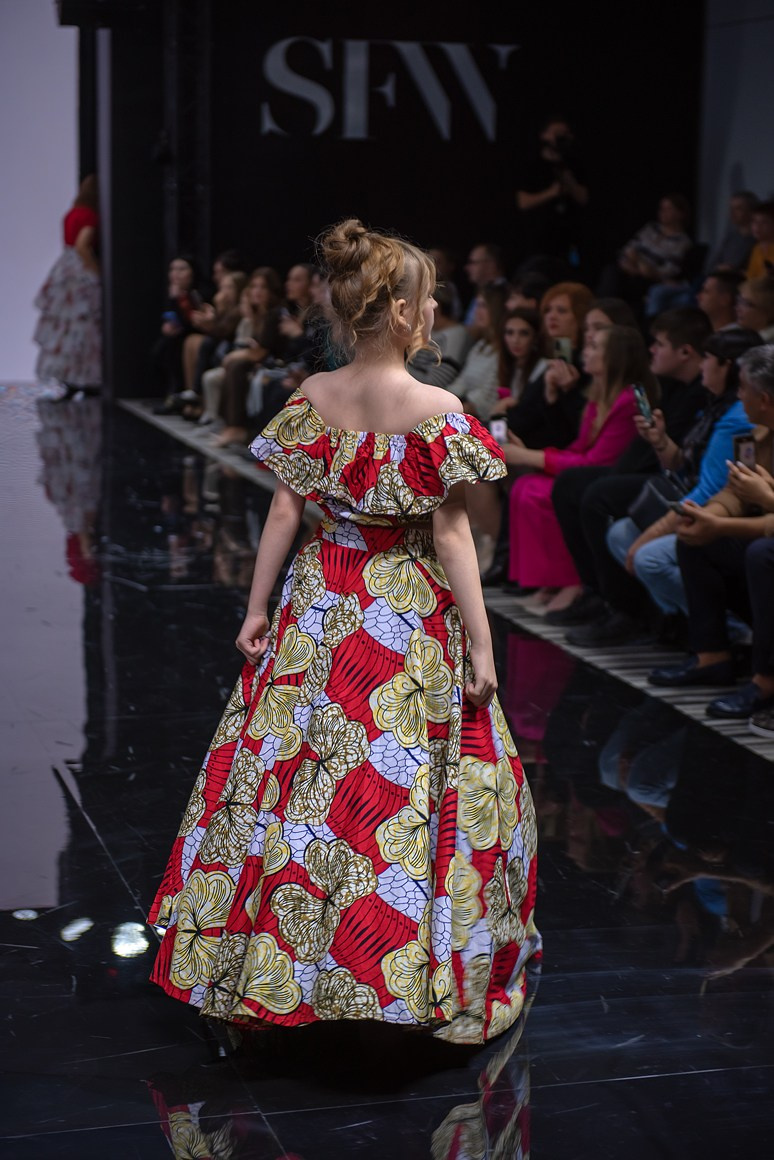 SochiFashionWeek2024 дизайнер Юлия Крылова. Семейный и коммерческий фотограф в Сочи Александр Бодунов