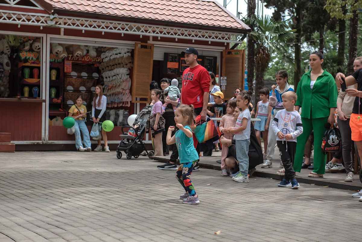 Парк Ривьера дефиле HAPPYkids. Семейный и коммерческий фотограф в Сочи Александр Бодунов