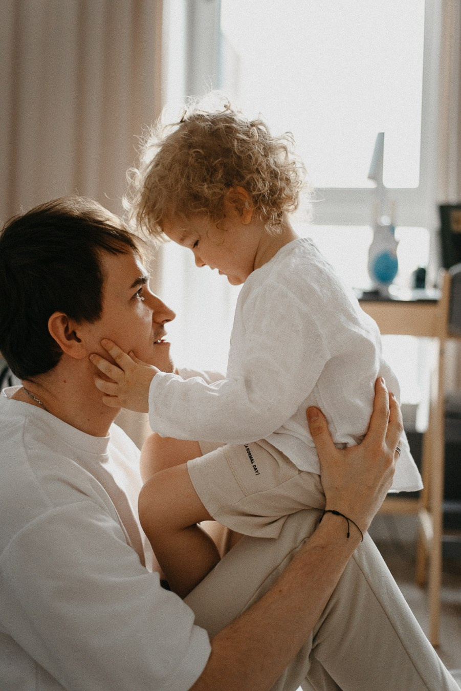 Костя, Яна, Кристина, Леон | дома