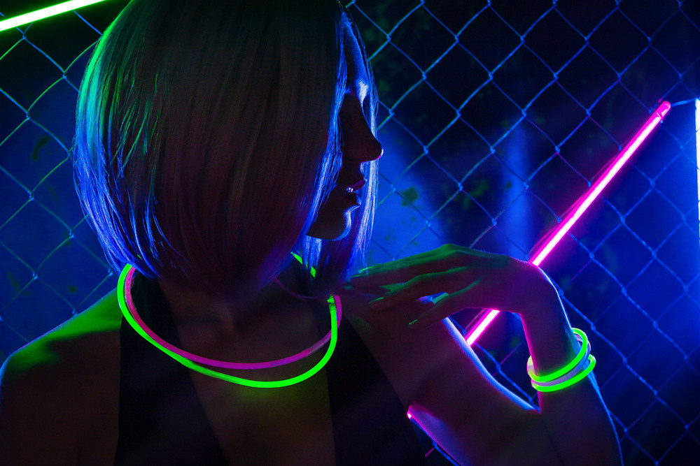 В цветном неоне. Портретный и репортажный фотограф. Эмоциональные и откровенные портрет