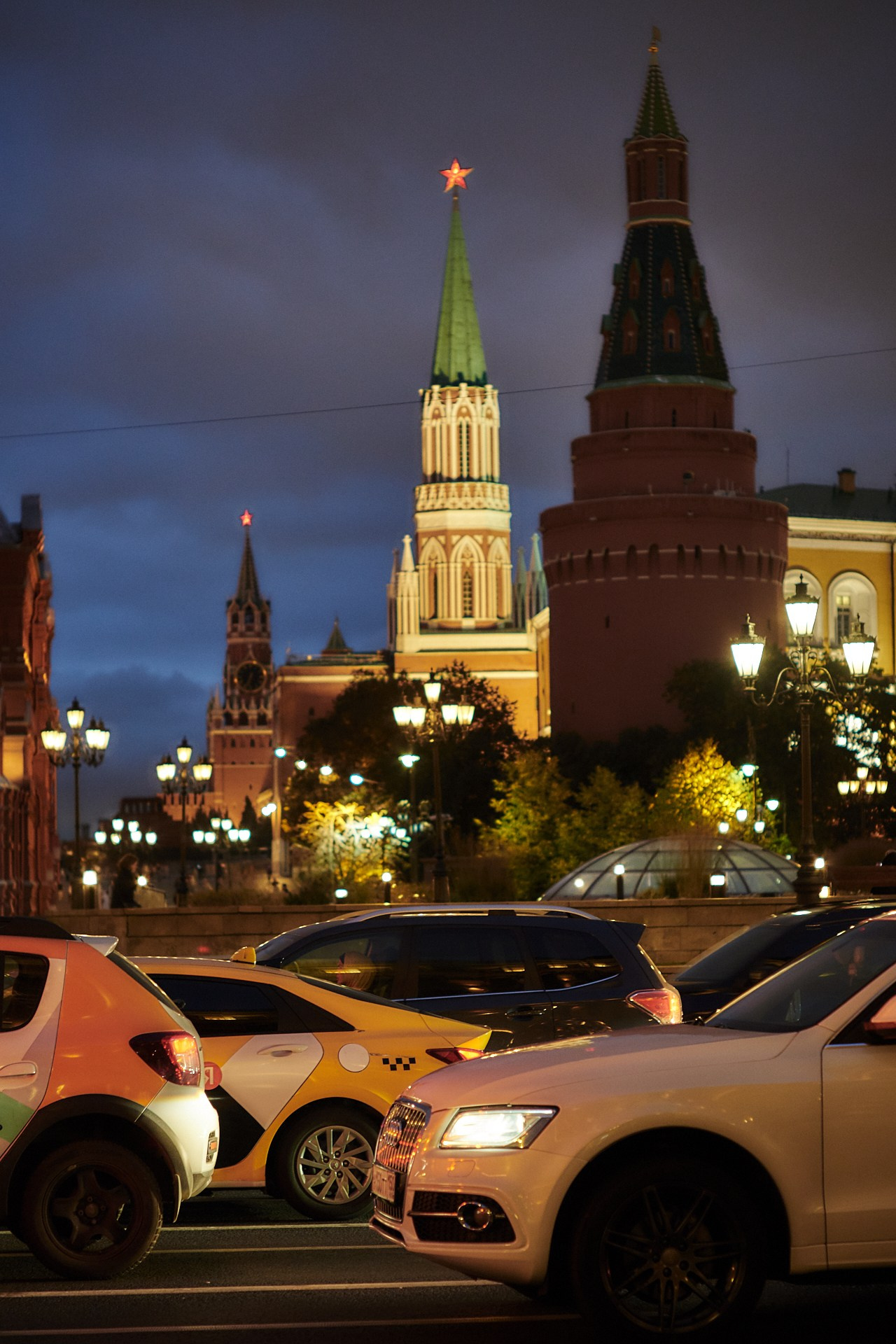 Посвящается всем свободным художникам и музыкантам. Сайт фотографа Виталия Дени