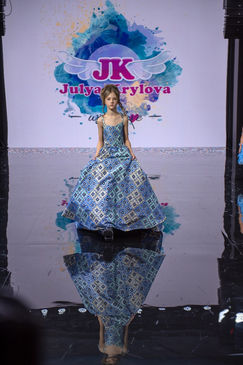 SochiFashionWeek2024 дизайнер Юлия Крылова. Семейный и коммерческий фотограф в Сочи Александр Бодунов
