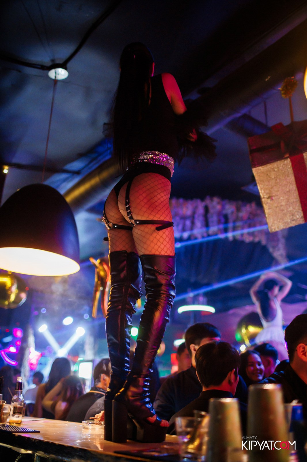 UYAT EMES BAR. КИПЯТКОМ АЛМАТЫ!