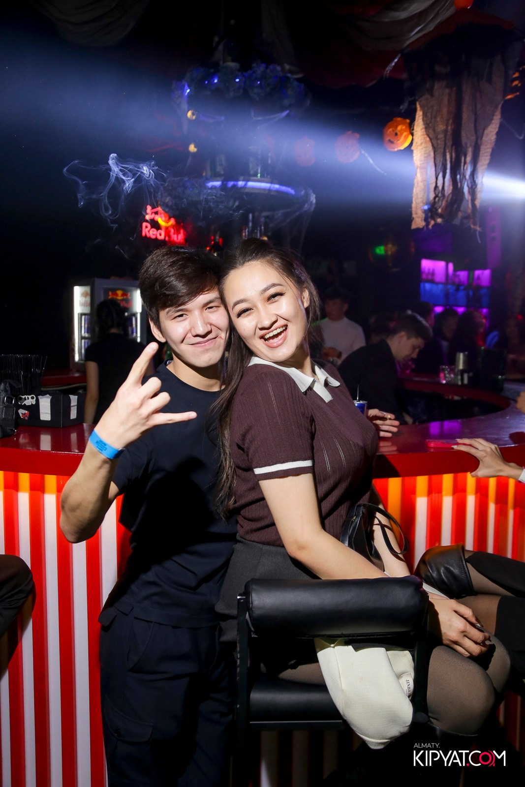 UYAT EMES BAR. КИПЯТКОМ АЛМАТЫ!