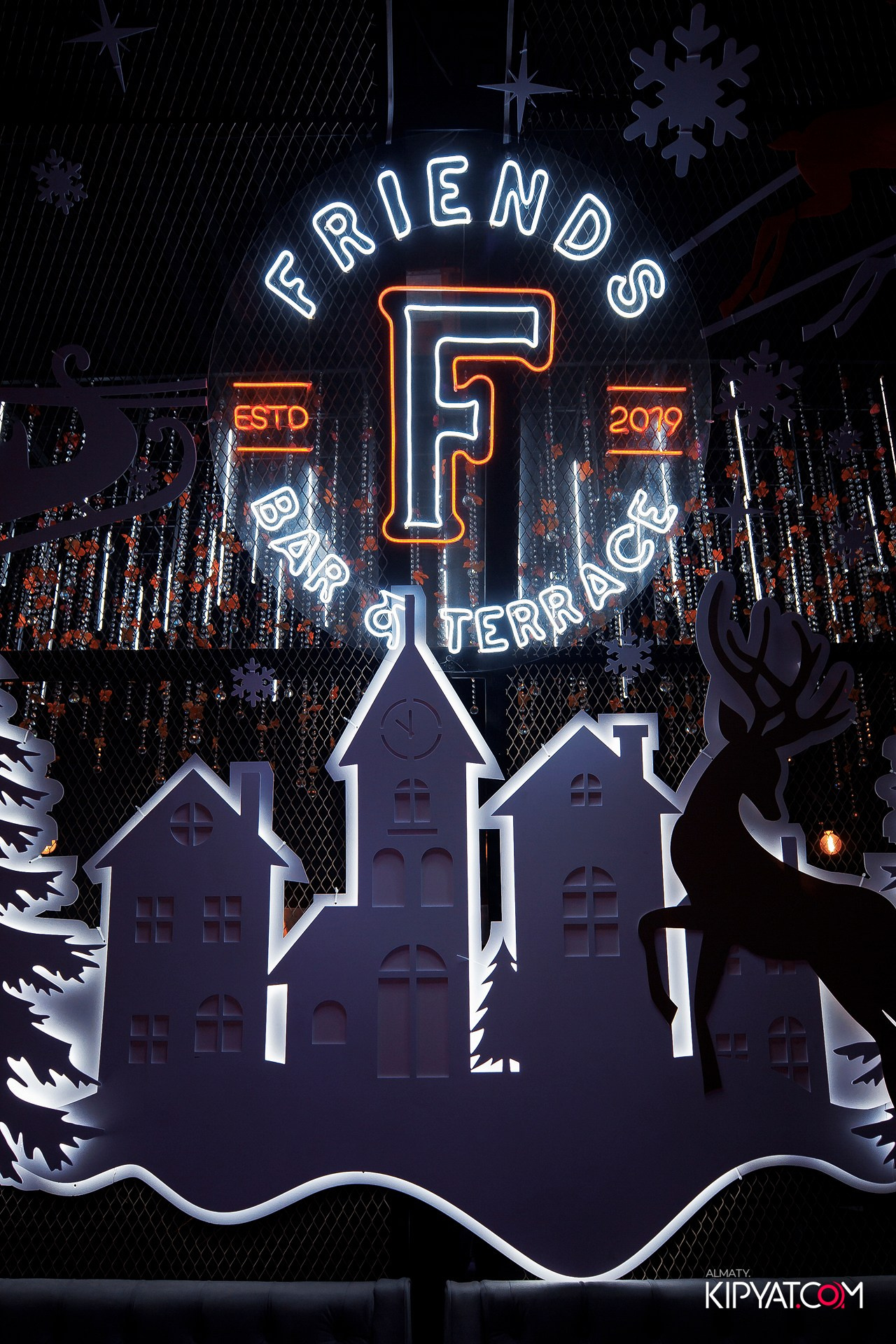 FRIENDS BAR & TERRACE. КИПЯТКОМ АЛМАТЫ! Фотосъемка мероприятий в Алматы