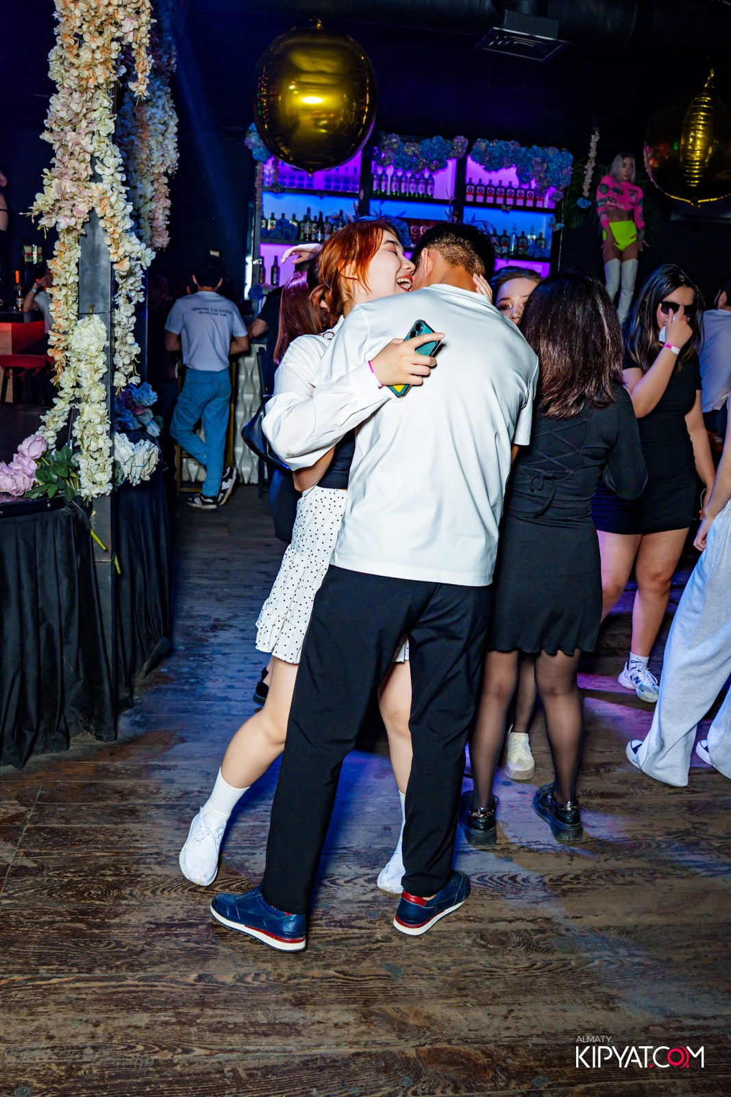 UYAT EMES BAR. КИПЯТКОМ АЛМАТЫ!