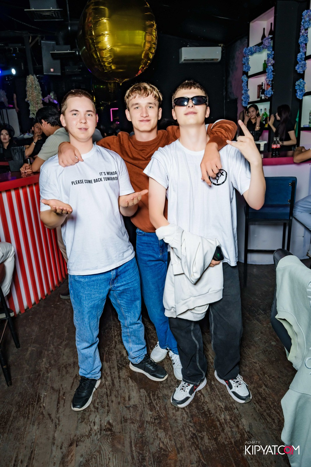 UYAT EMES BAR. КИПЯТКОМ АЛМАТЫ!