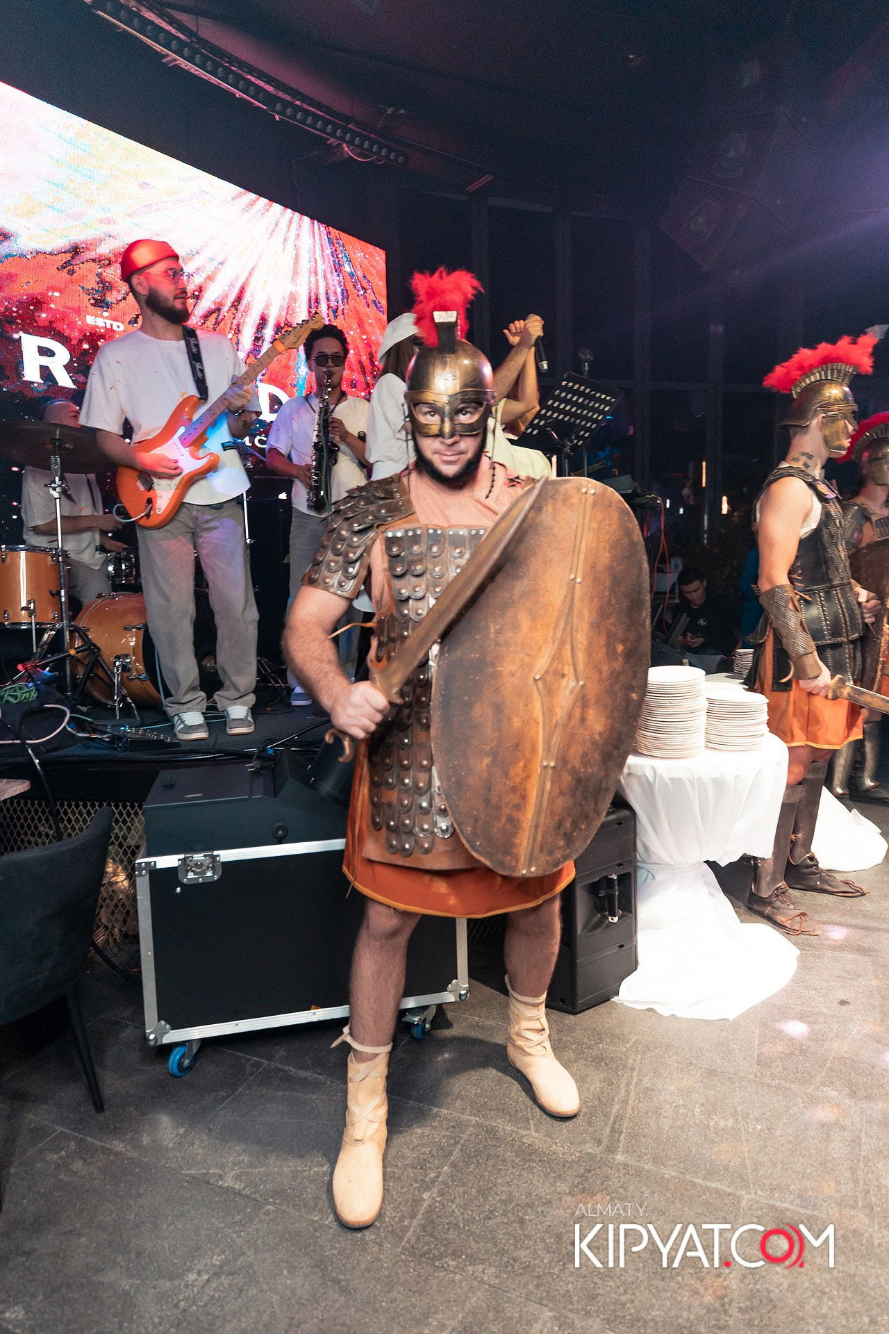 Friends bar & terrace. КИПЯТКОМ АЛМАТЫ!