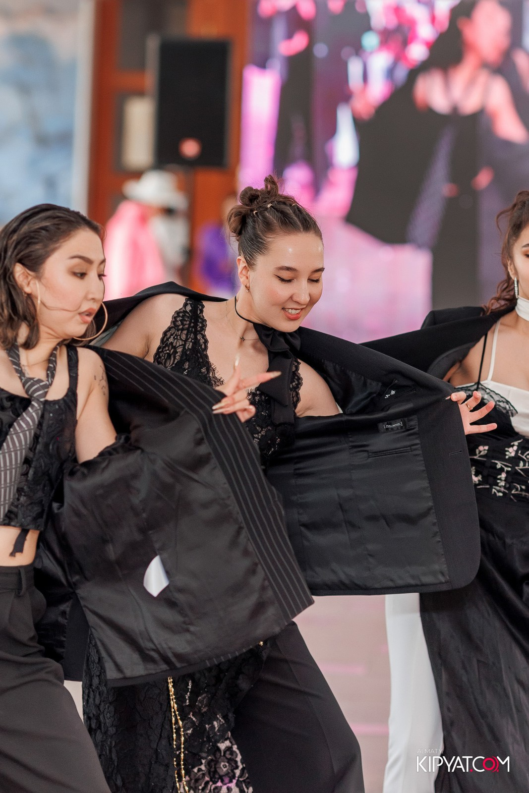 JUNIOR FASHION SHOW. КИПЯТКОМ АЛМАТЫ!